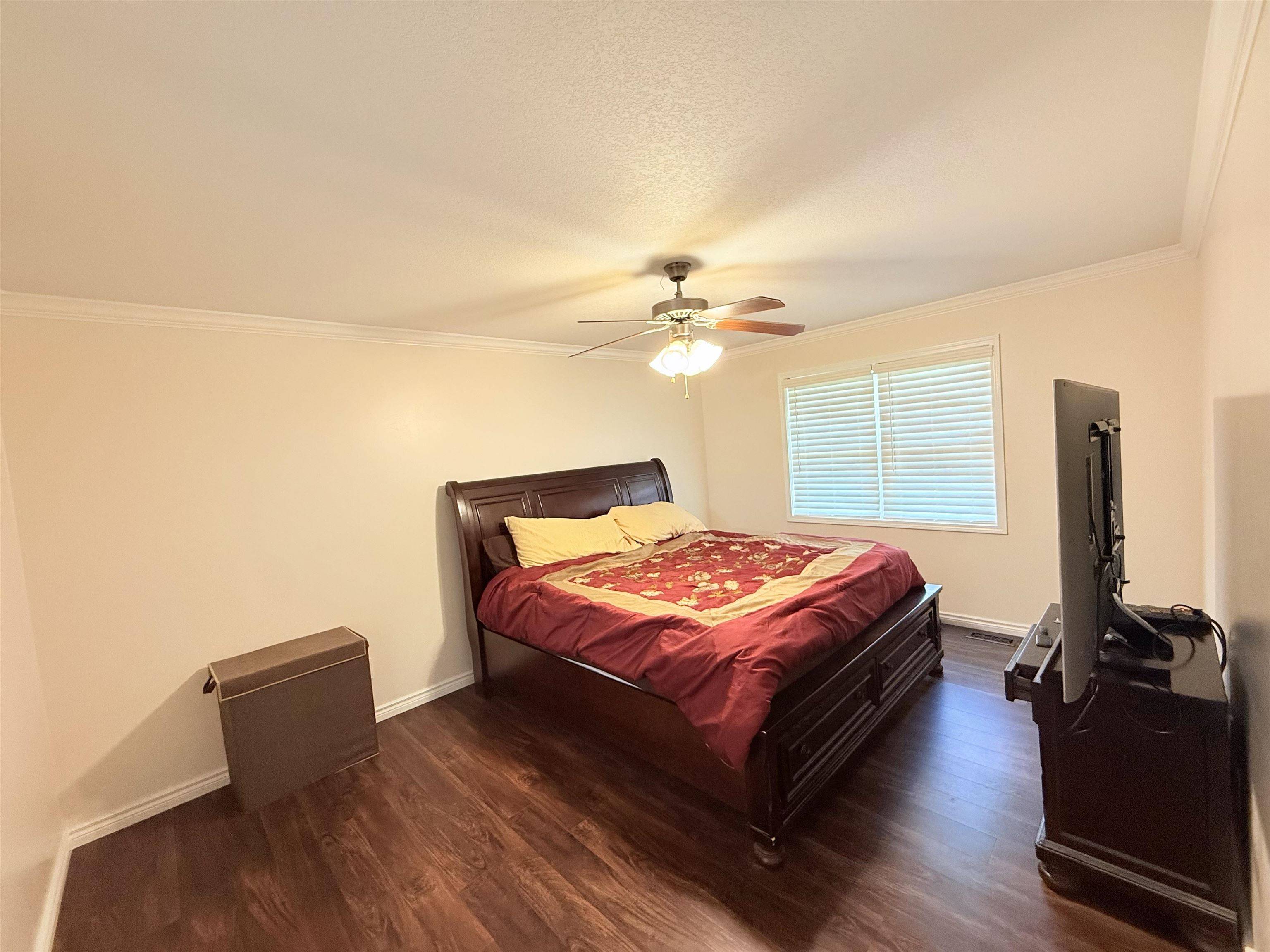 4513 SW Lakeside Dr, Topeka, KS 66610