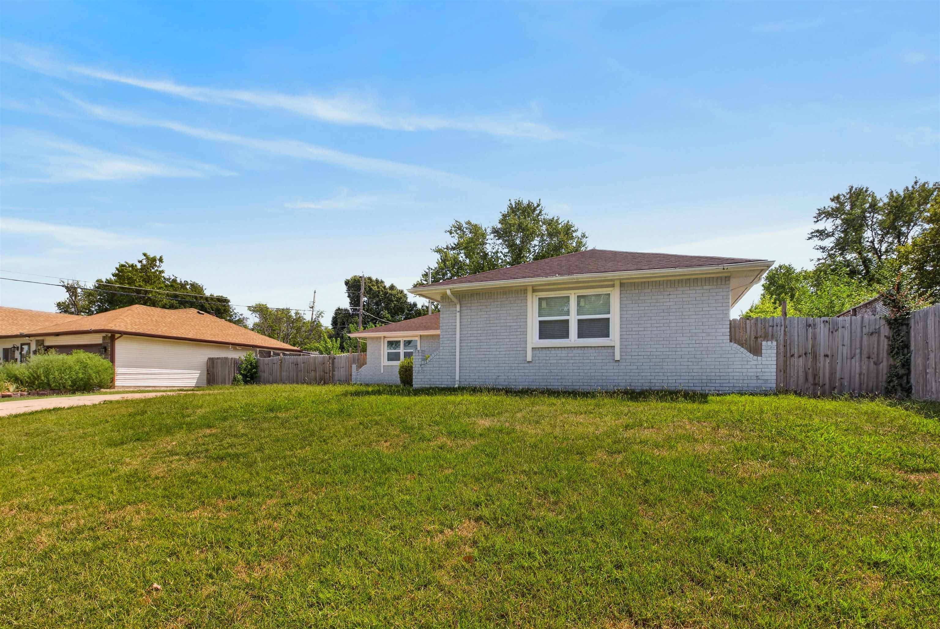 5605 E Shadybrook St, Wichita, KS 67208