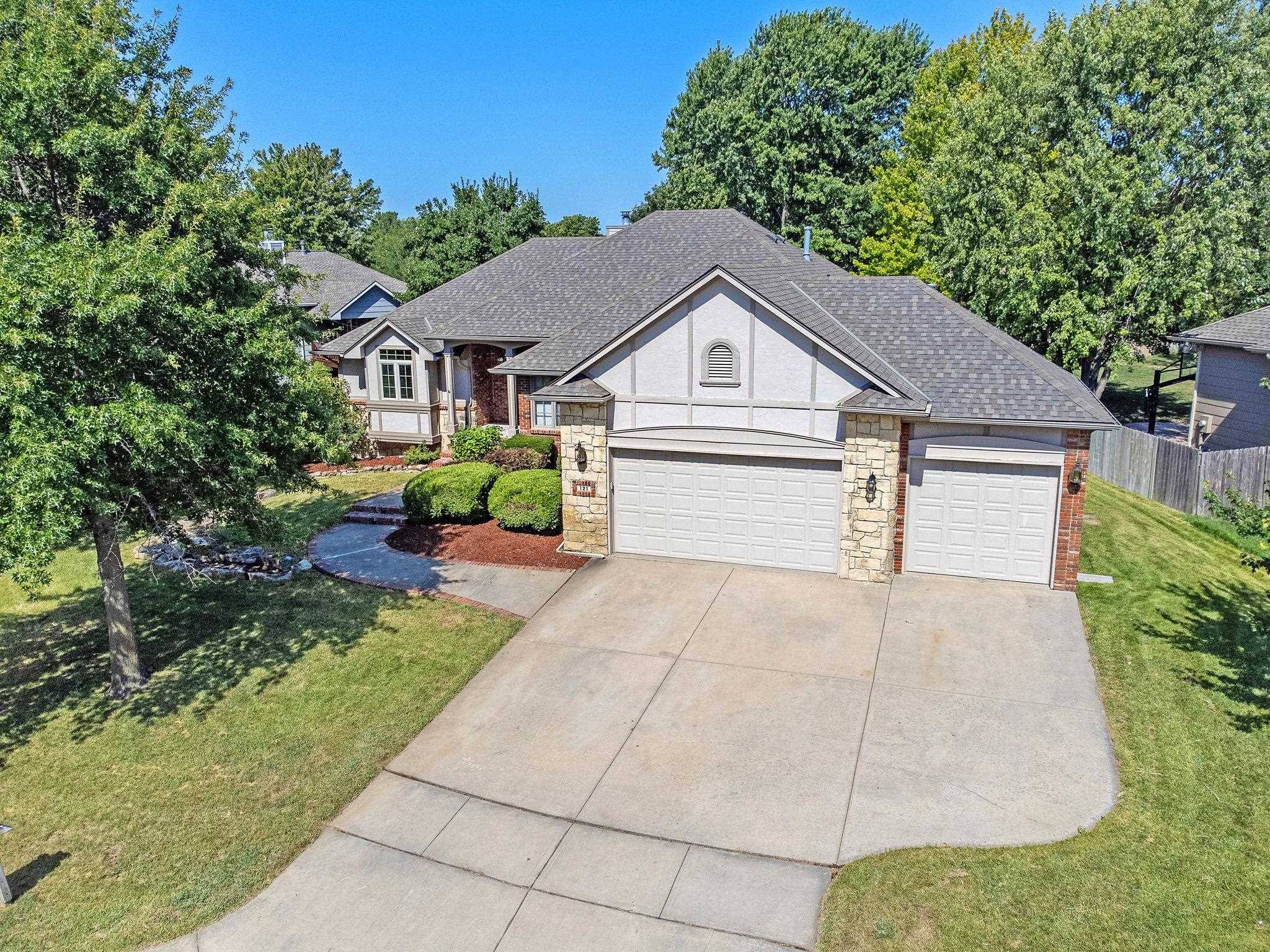 121 S Lakeside Dr., Andover, KS 67002