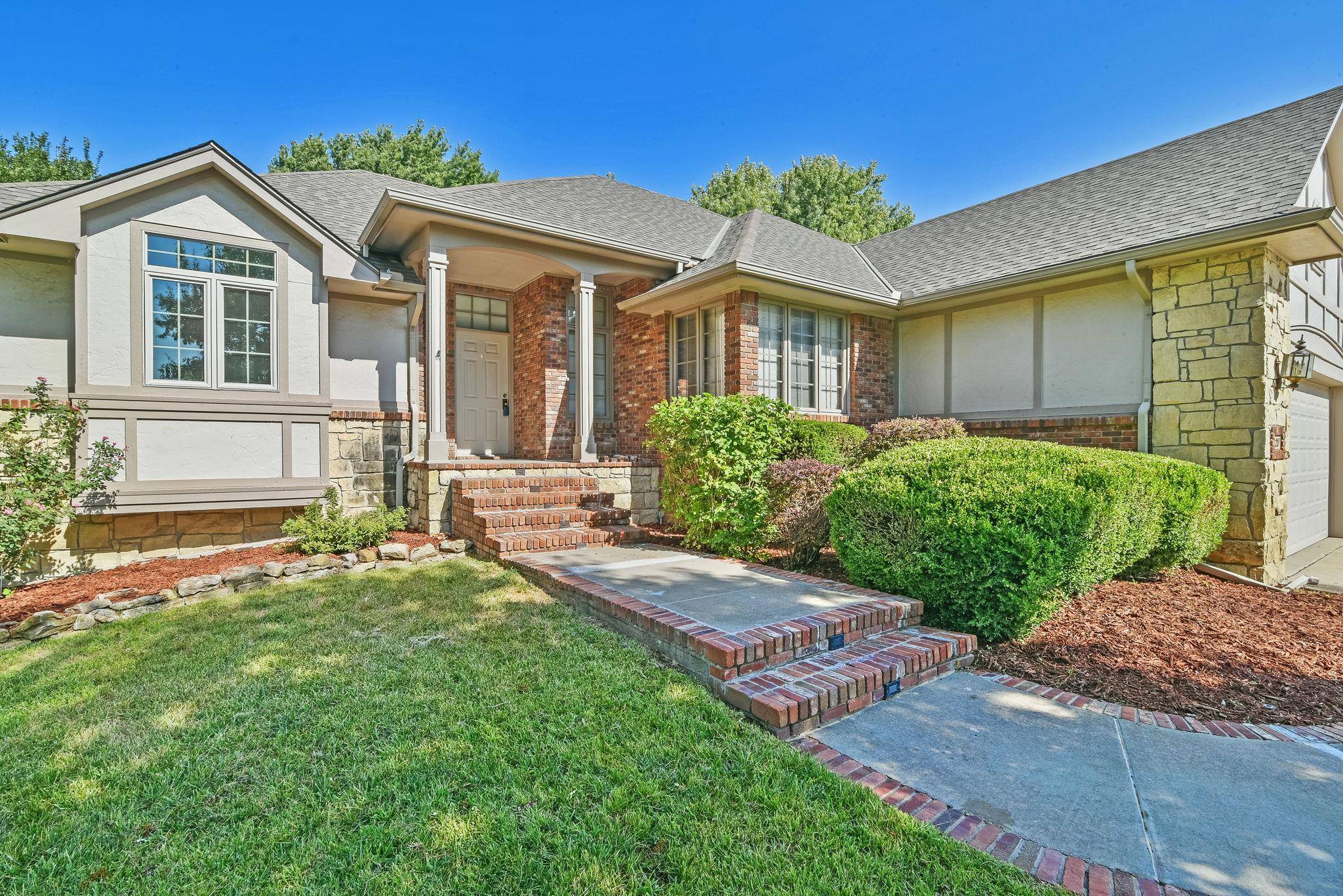 121 S Lakeside Dr., Andover, KS 67002