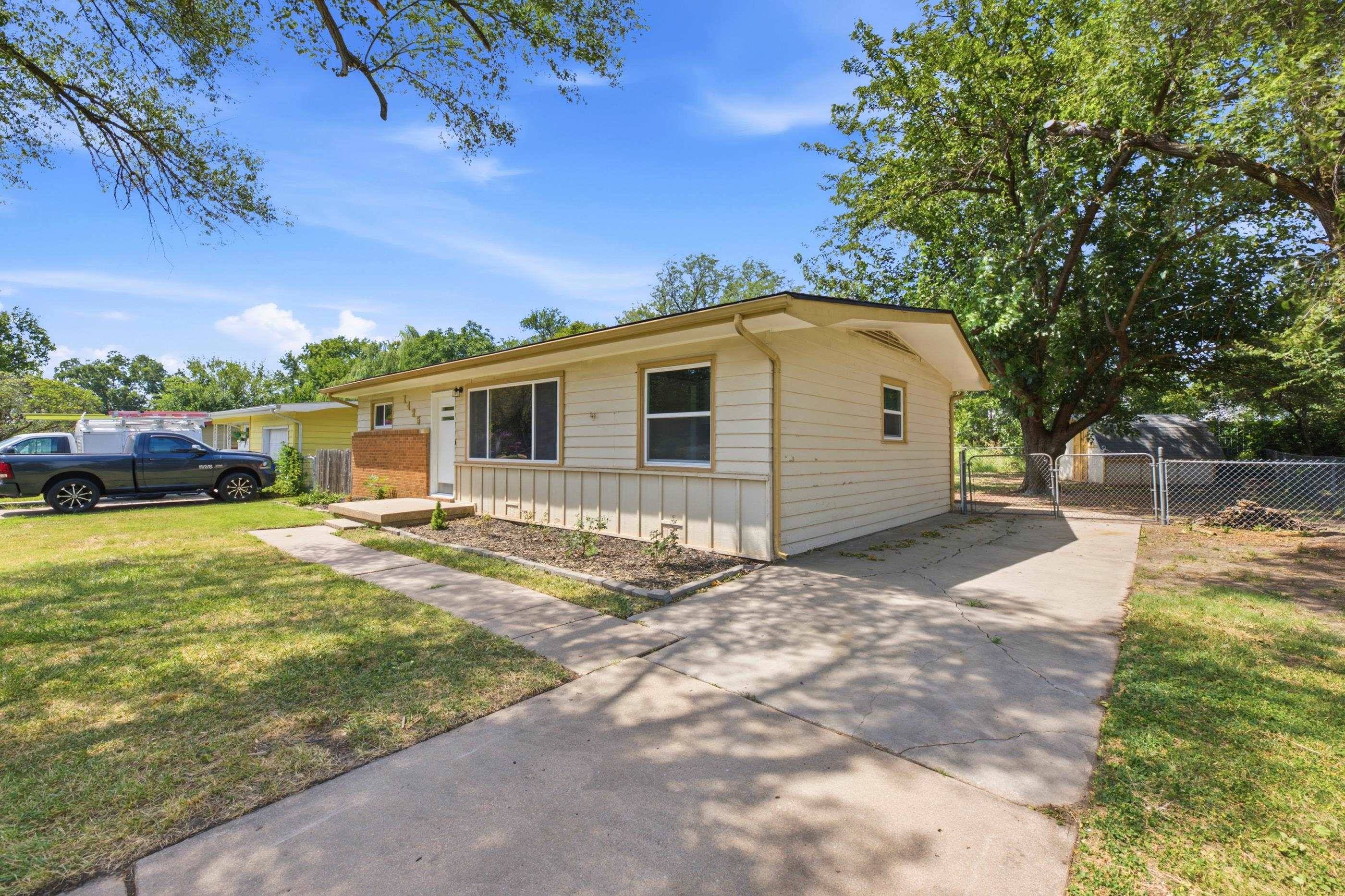 1425 N Georgie Ave, Derby, KS 67037