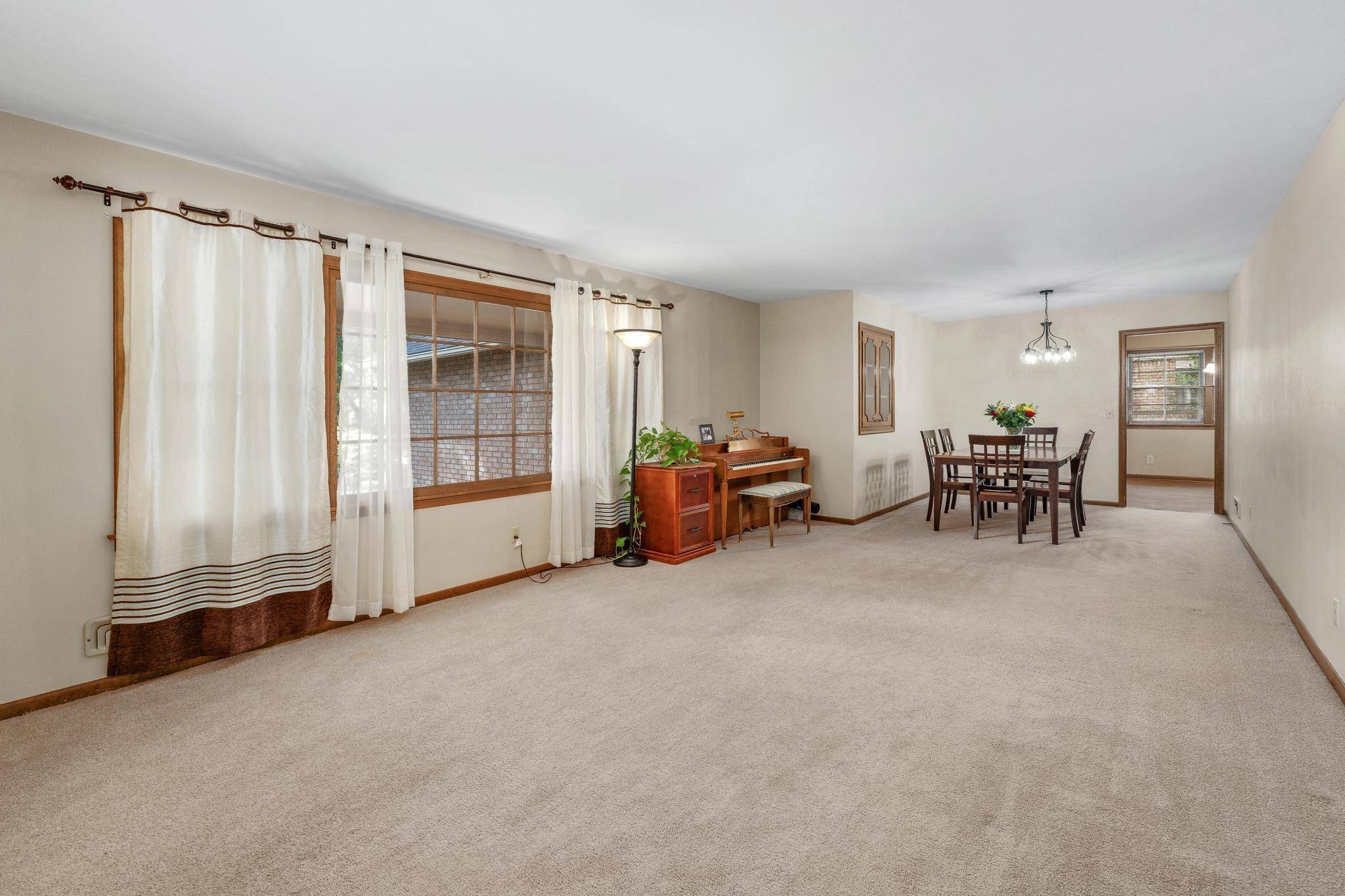 1631 N Glasgow St, Wichita, KS 67206