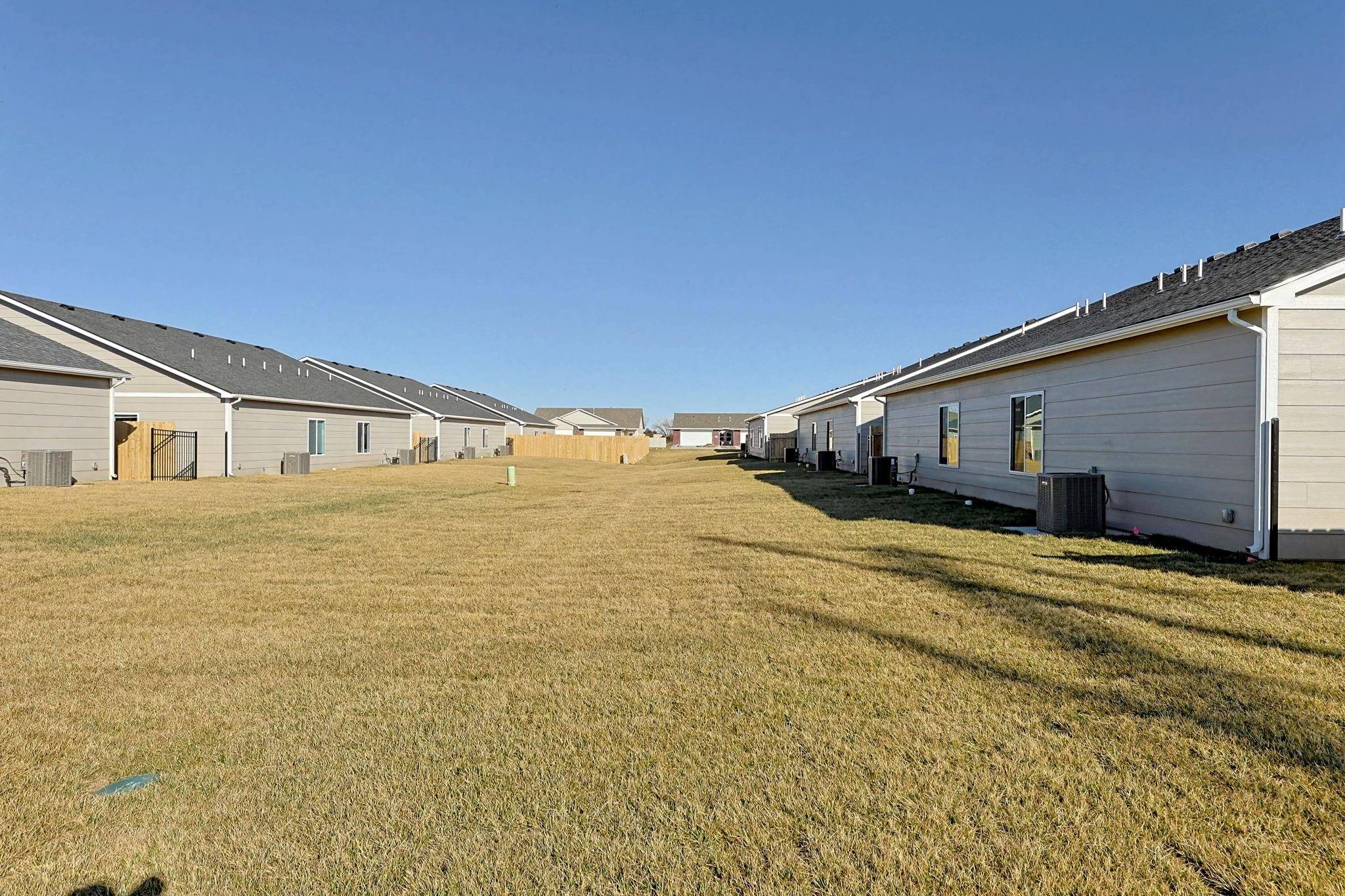 3821-3823 S Bluelake Ct, Wichita, KS 67215