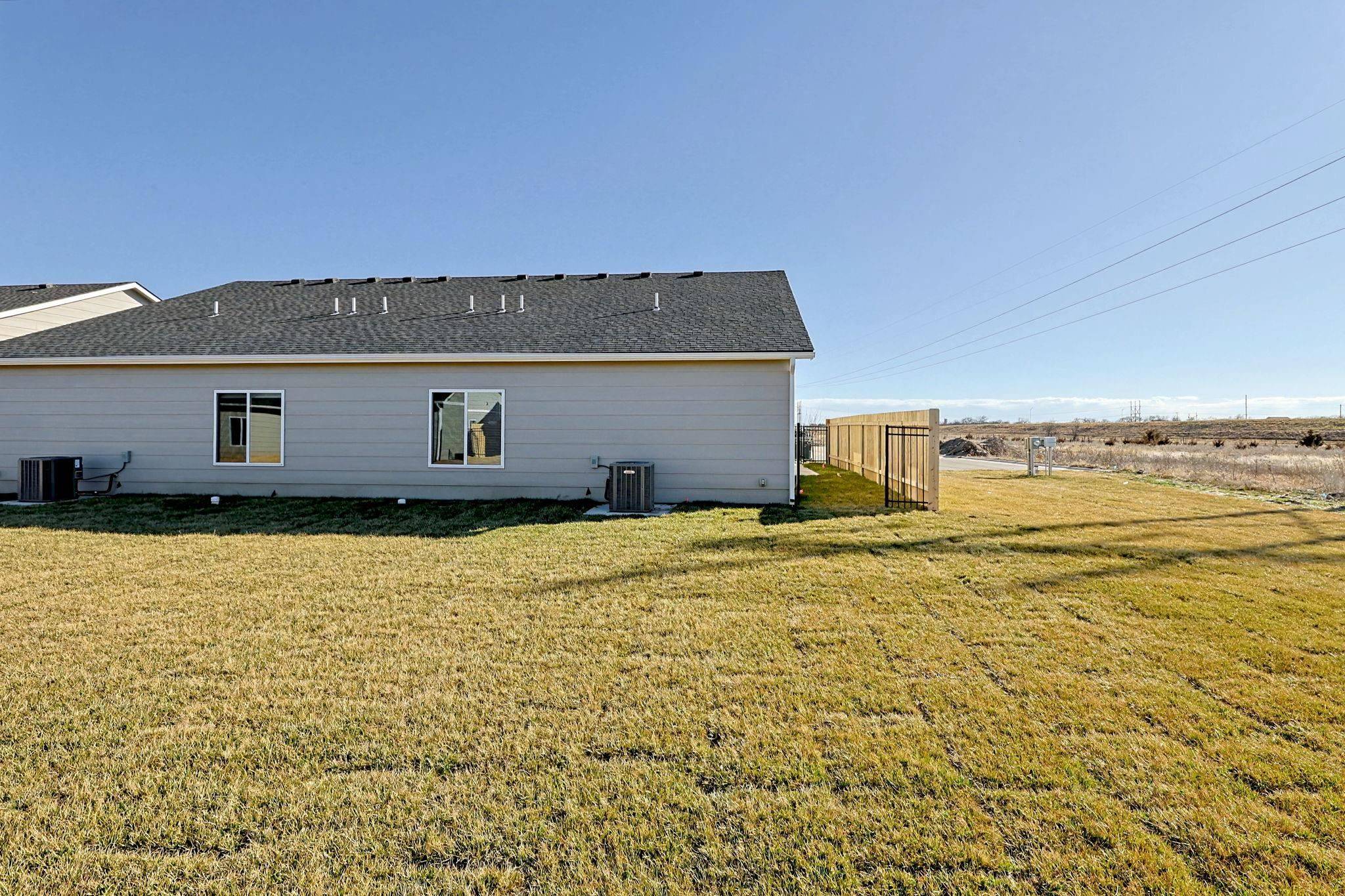 3821-3823 S Bluelake Ct, Wichita, KS 67215