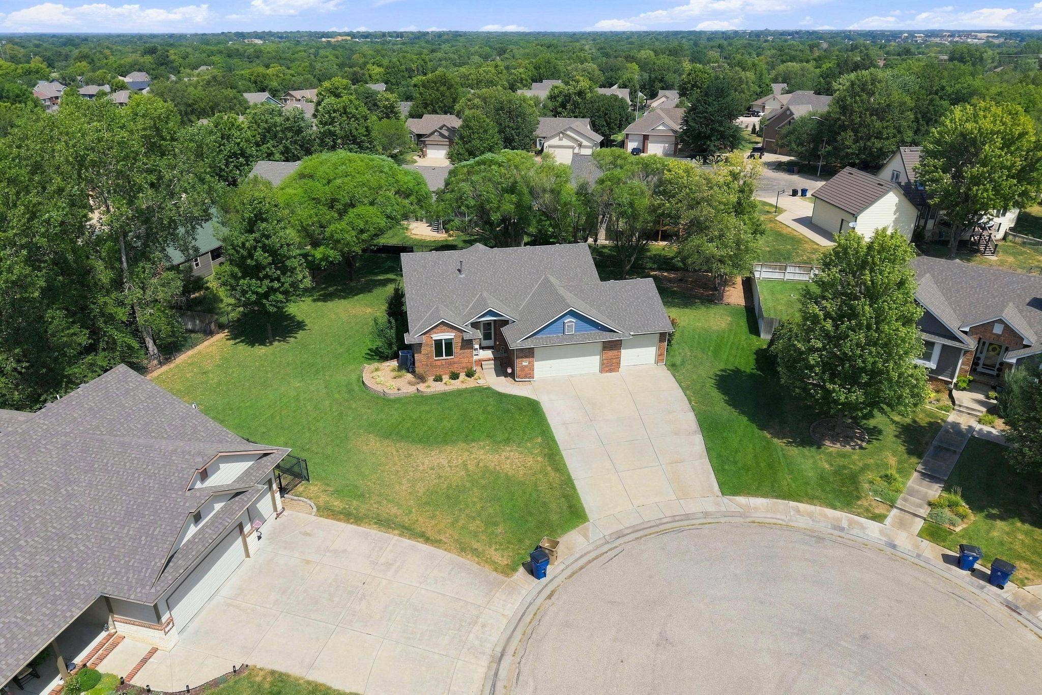 1303 S Ravenwood Ct, Derby, KS 67037