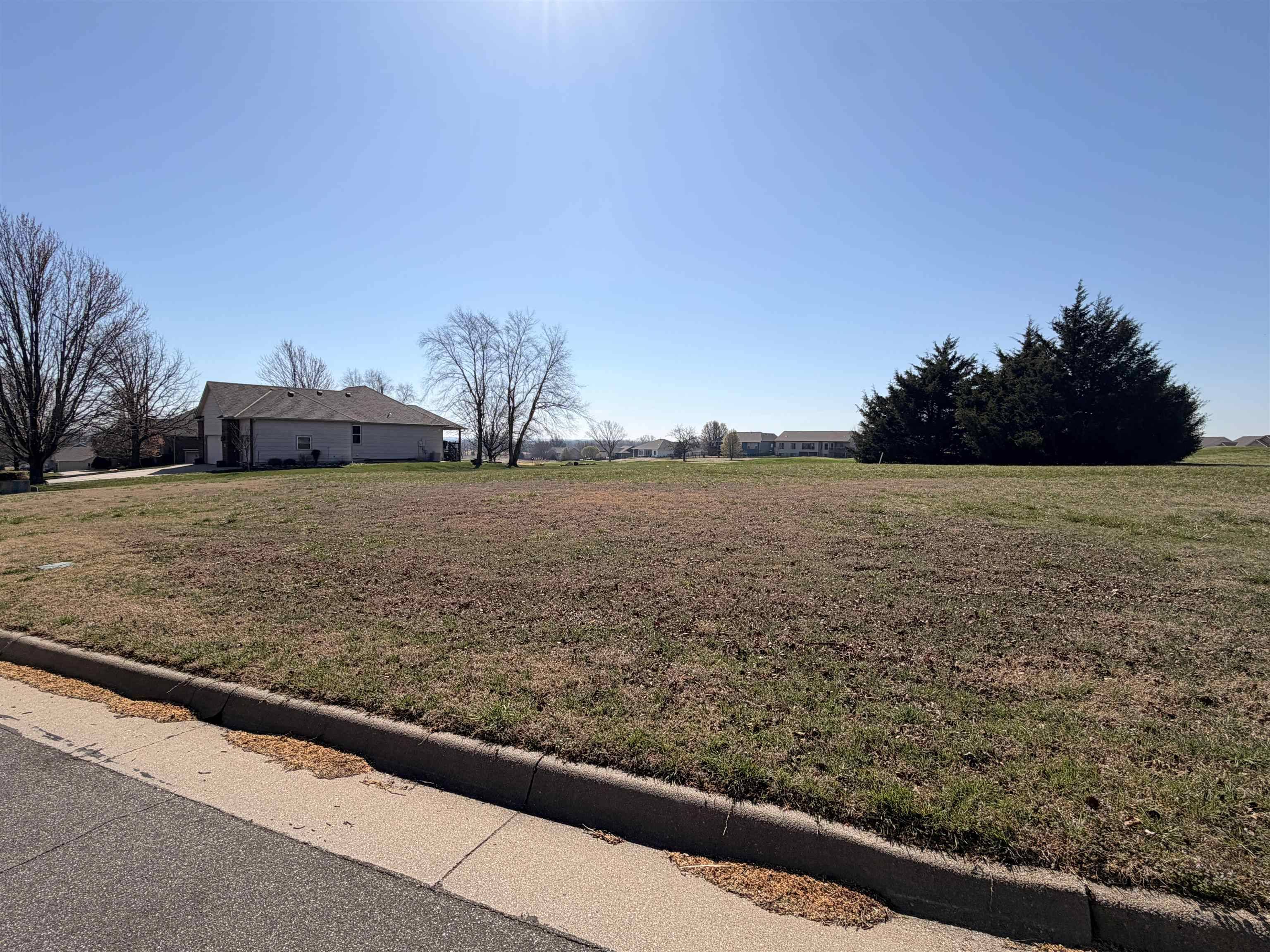 509 Quail Nest Rd, Winfield, KS 67156