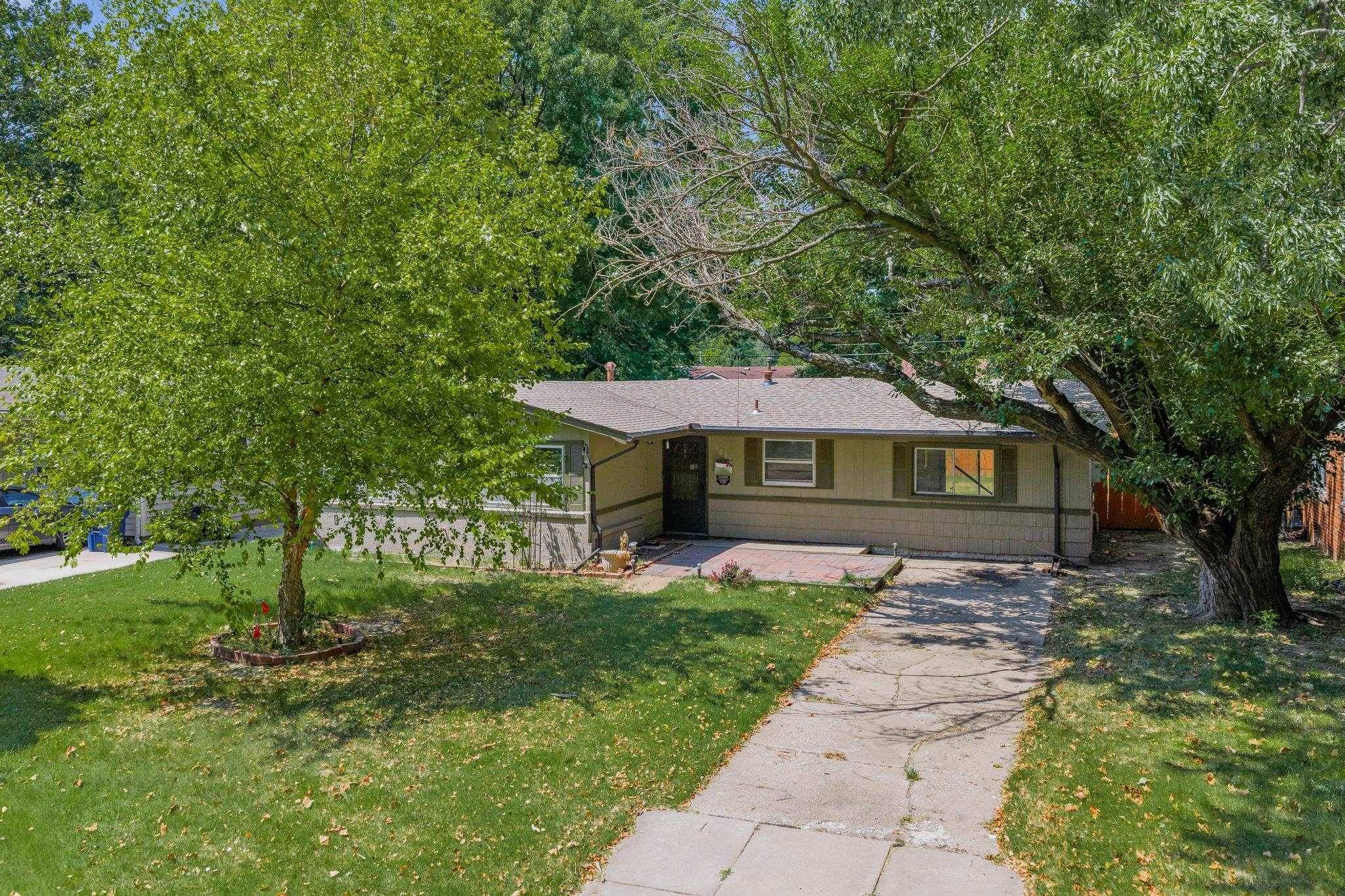 1037 Inverness Dr, Wichita, KS 67218