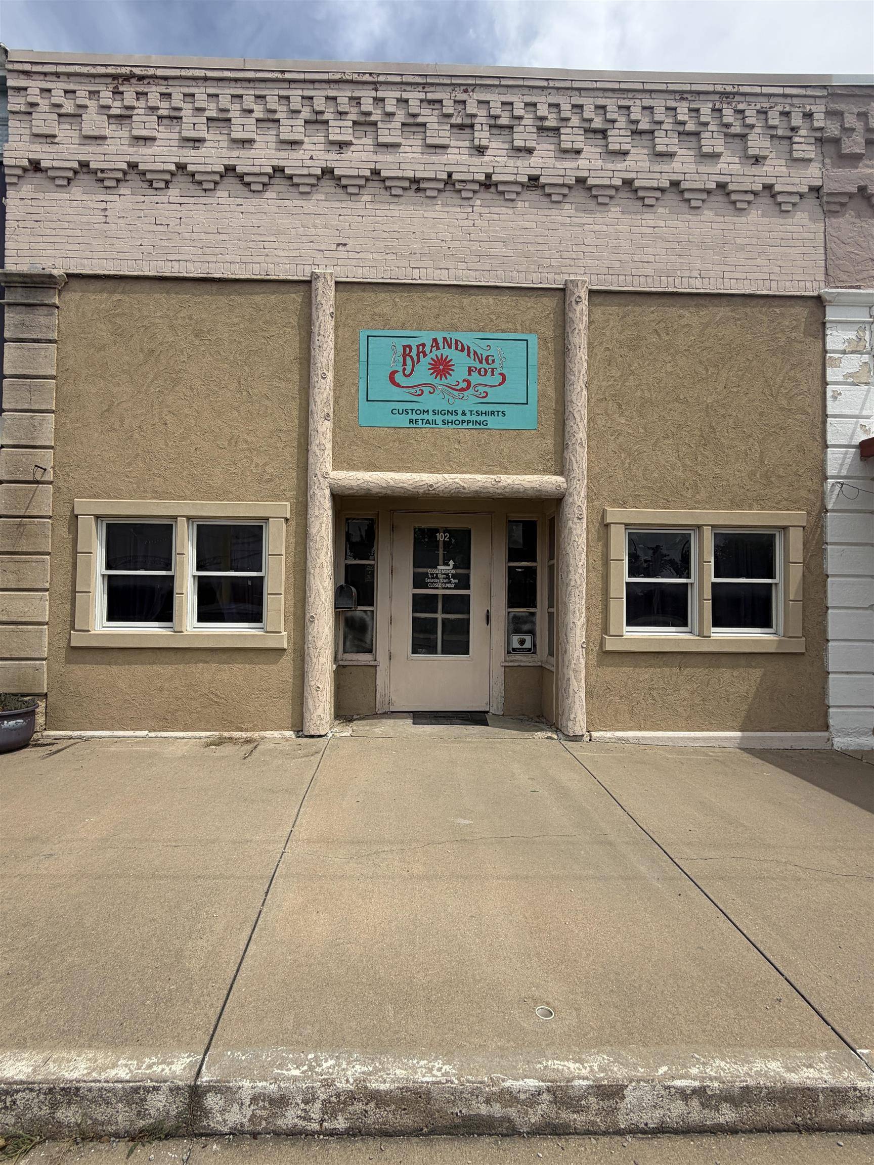 102 N Main, Eureka, KS 67045