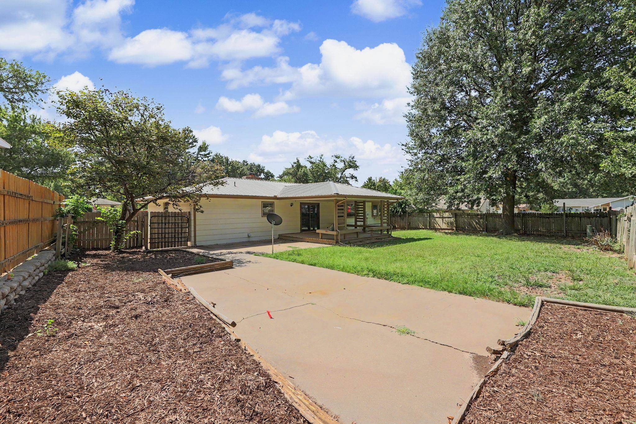 1306 E Brookfield Lane, Derby, KS 67037