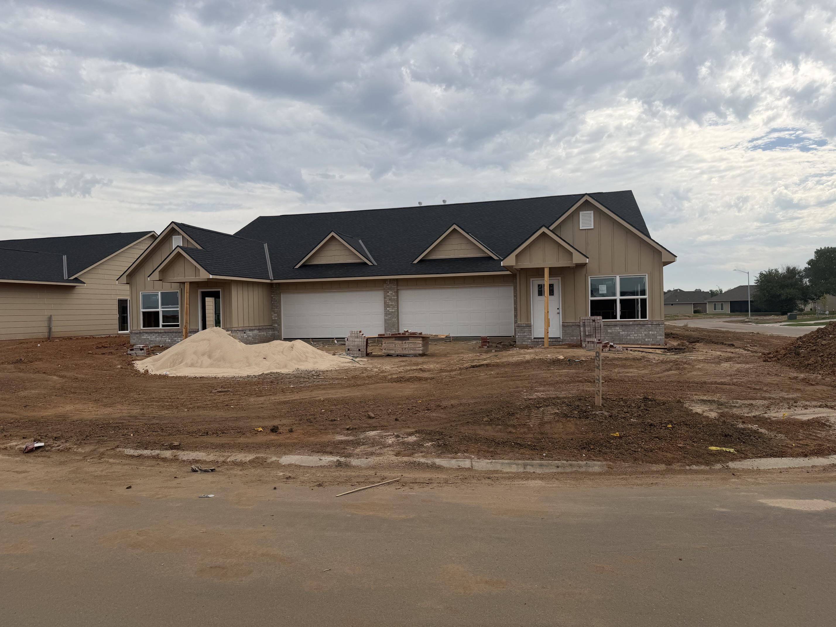 802 N Wheatland St Unti 100, Wichita, KS 67235