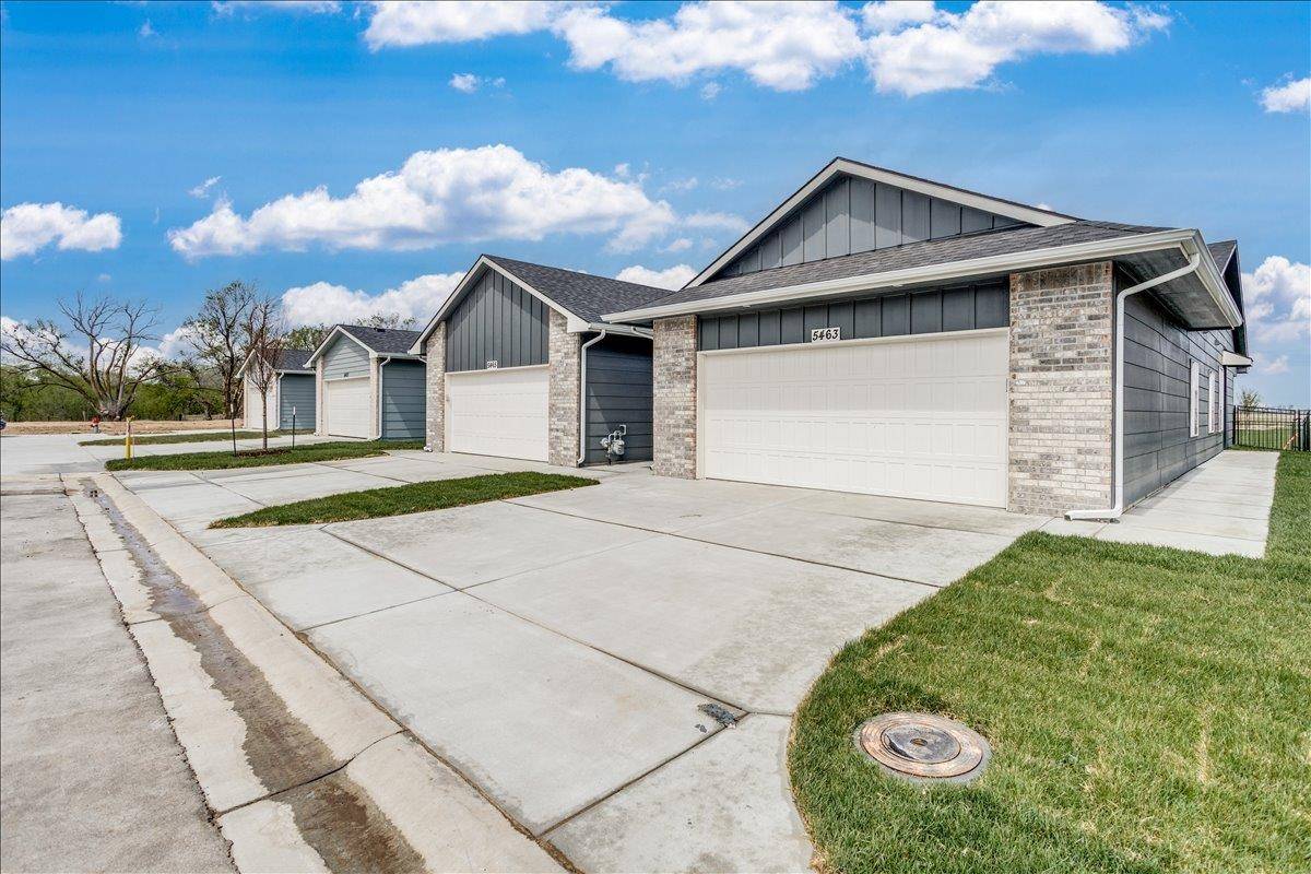 5426/5428 N Briskbay Ct, Maize, KS 67101