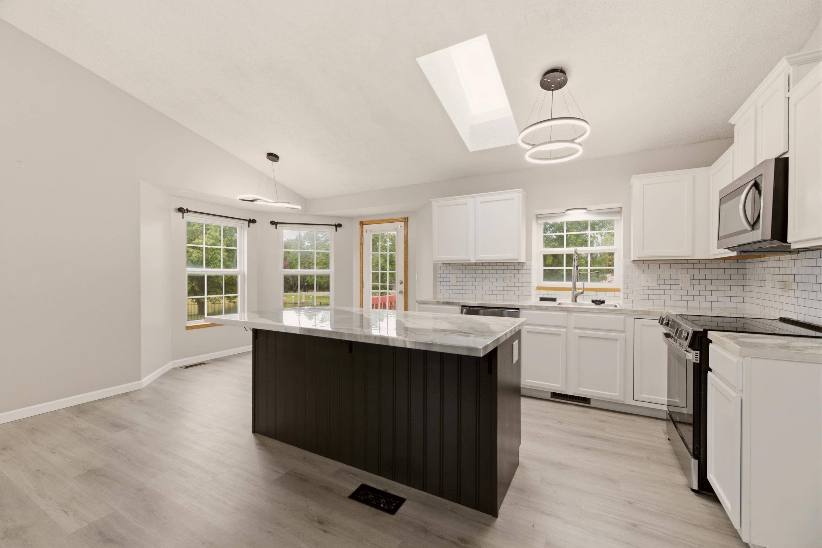 882 S Bedford Ct, Wichita, KS 67207