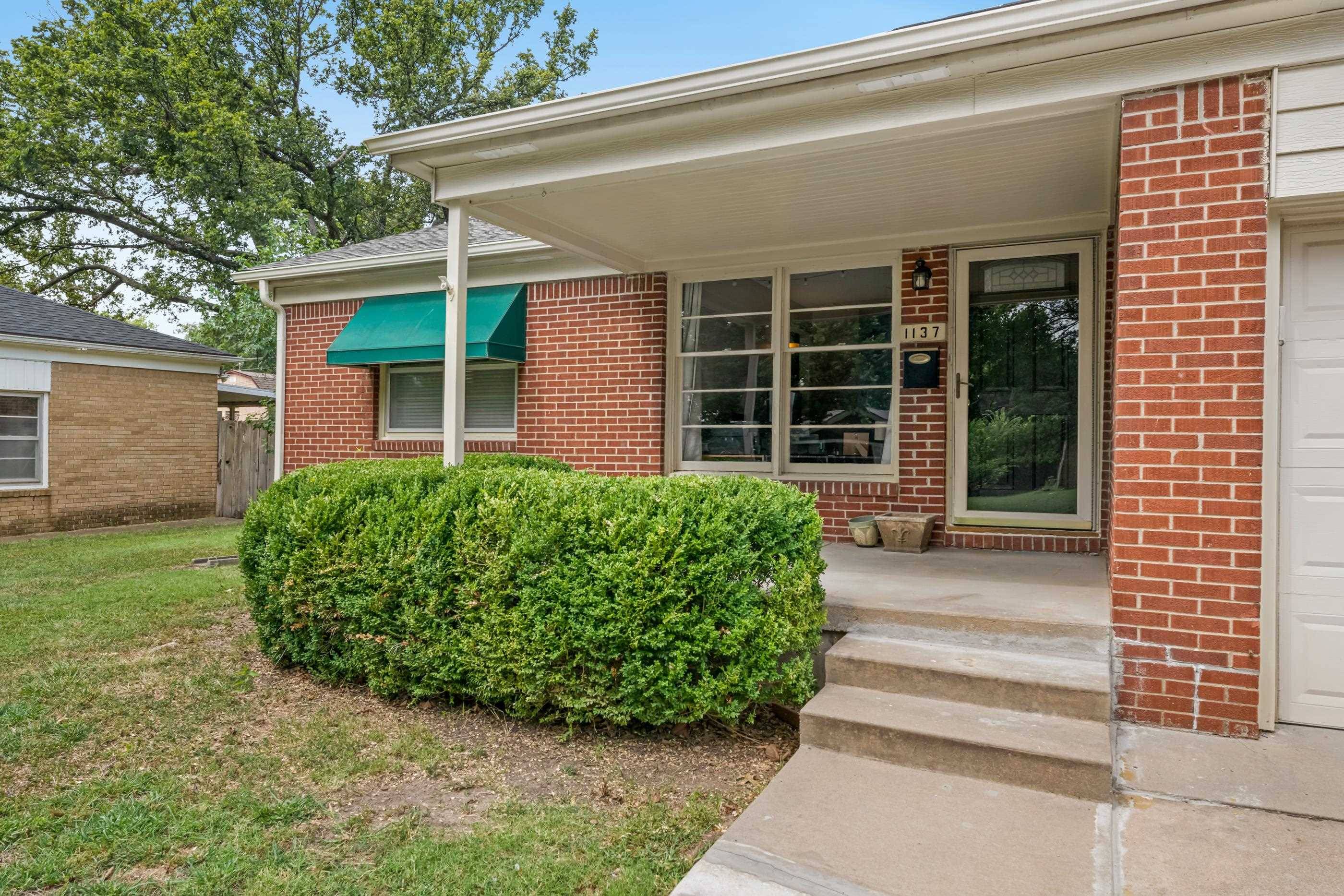 1137 S Prairie Park Rd, Wichita, KS 67218
