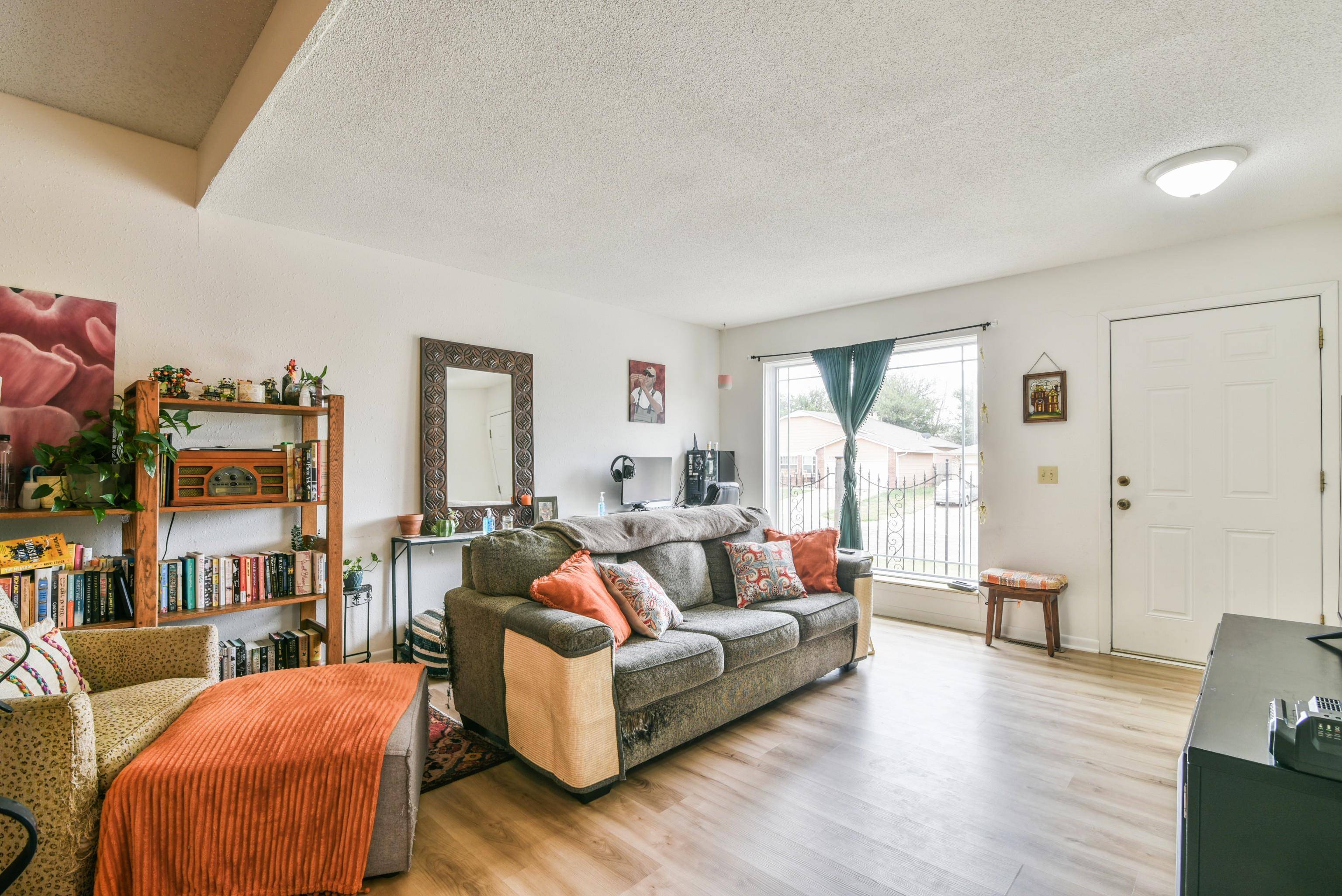 8702-8704 E Longlake Cir, Wichita, KS 67207