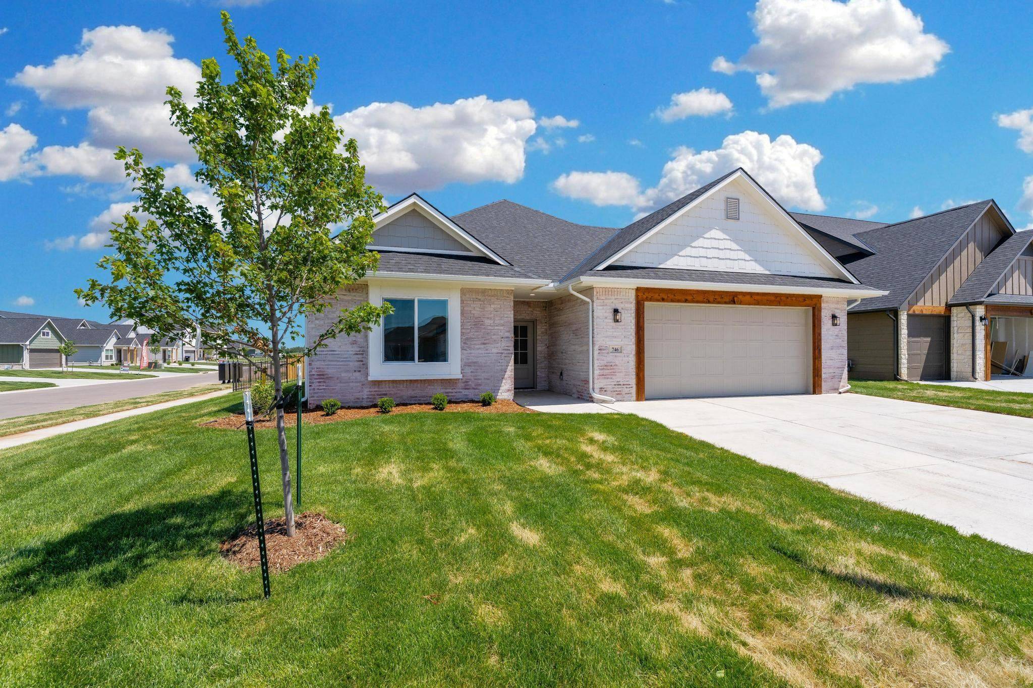 730 N Rainbow Lake Ct, Wichita, KS 67235