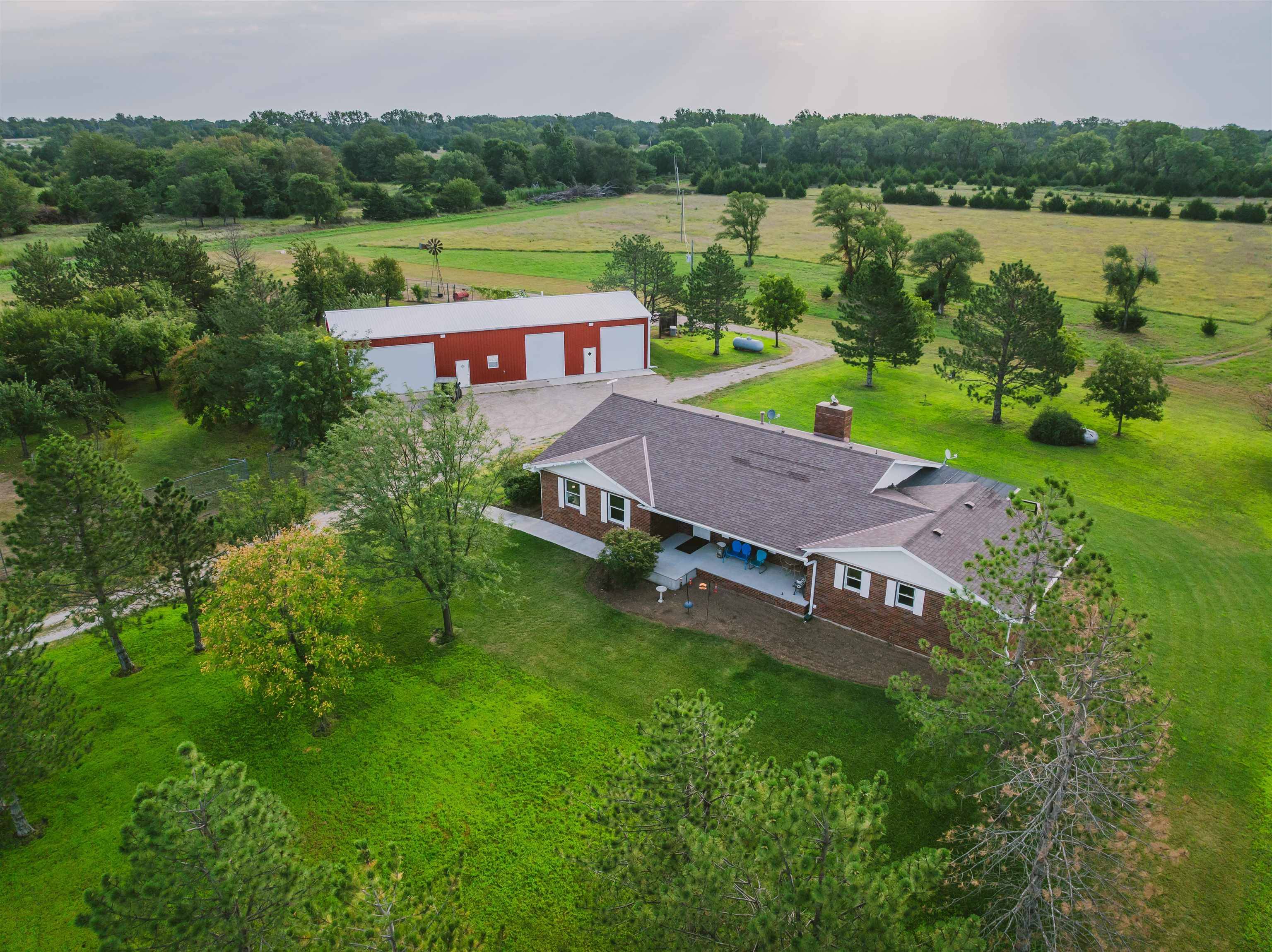 2460 27th Rd, Hutchinson, KS 67502