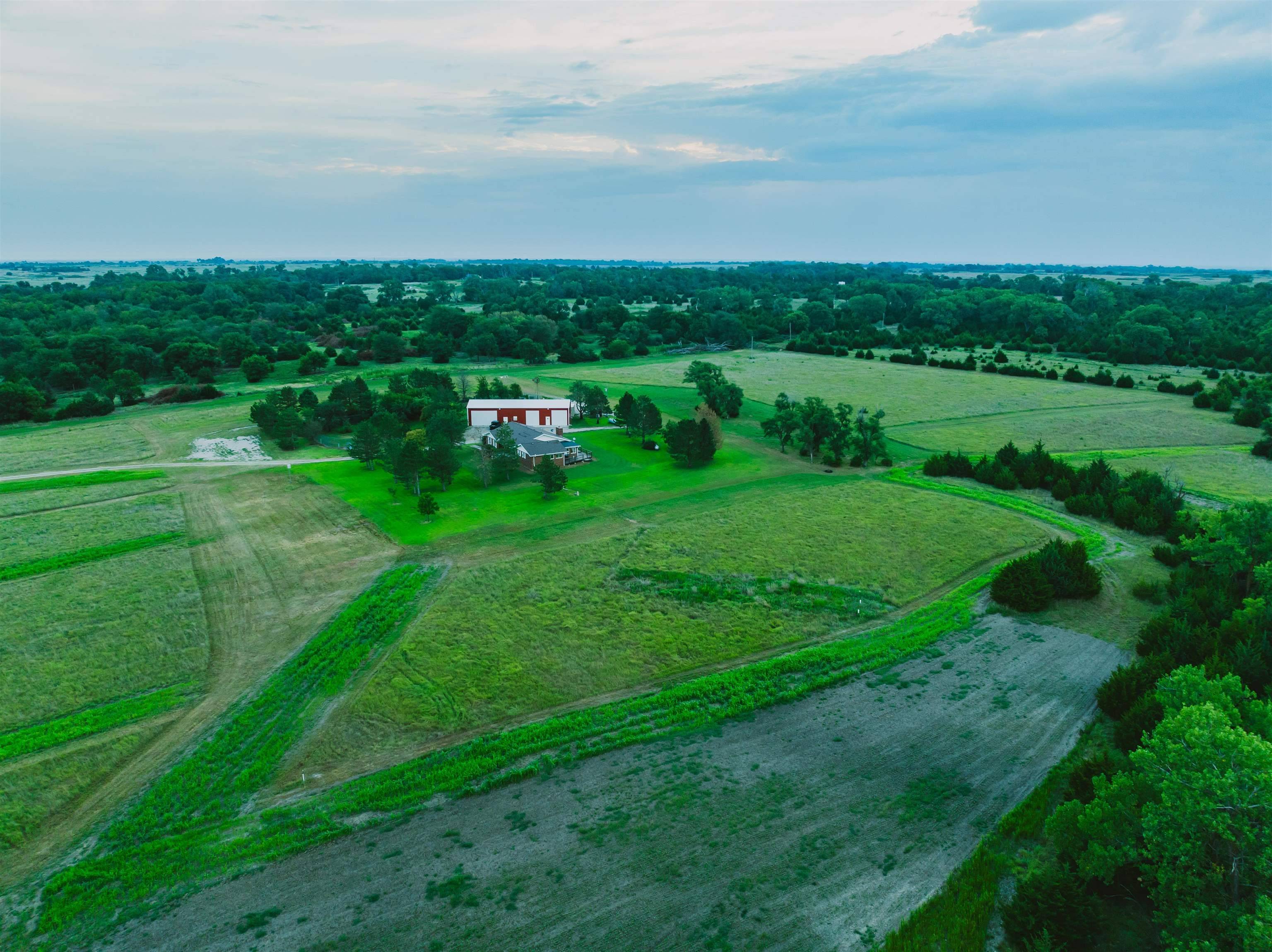 2460 27th Rd, Hutchinson, KS 67502