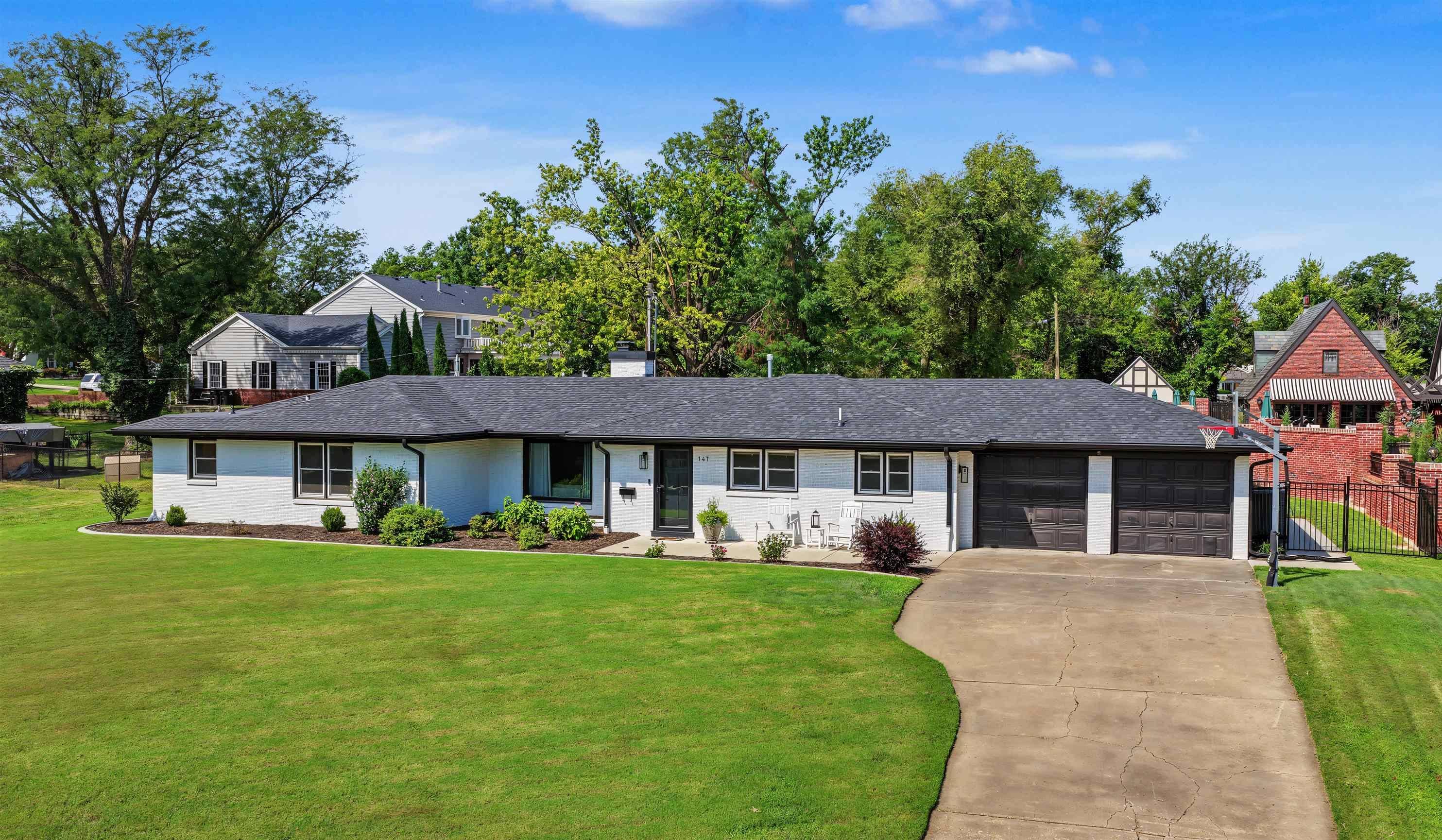 147 Overhill Rd, Salina, KS 67401