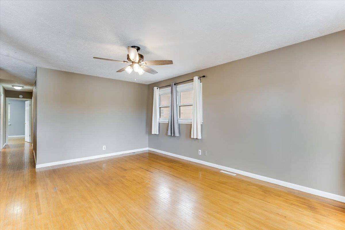 8206 E Levitt Dr, Wichita, KS 67207-3234