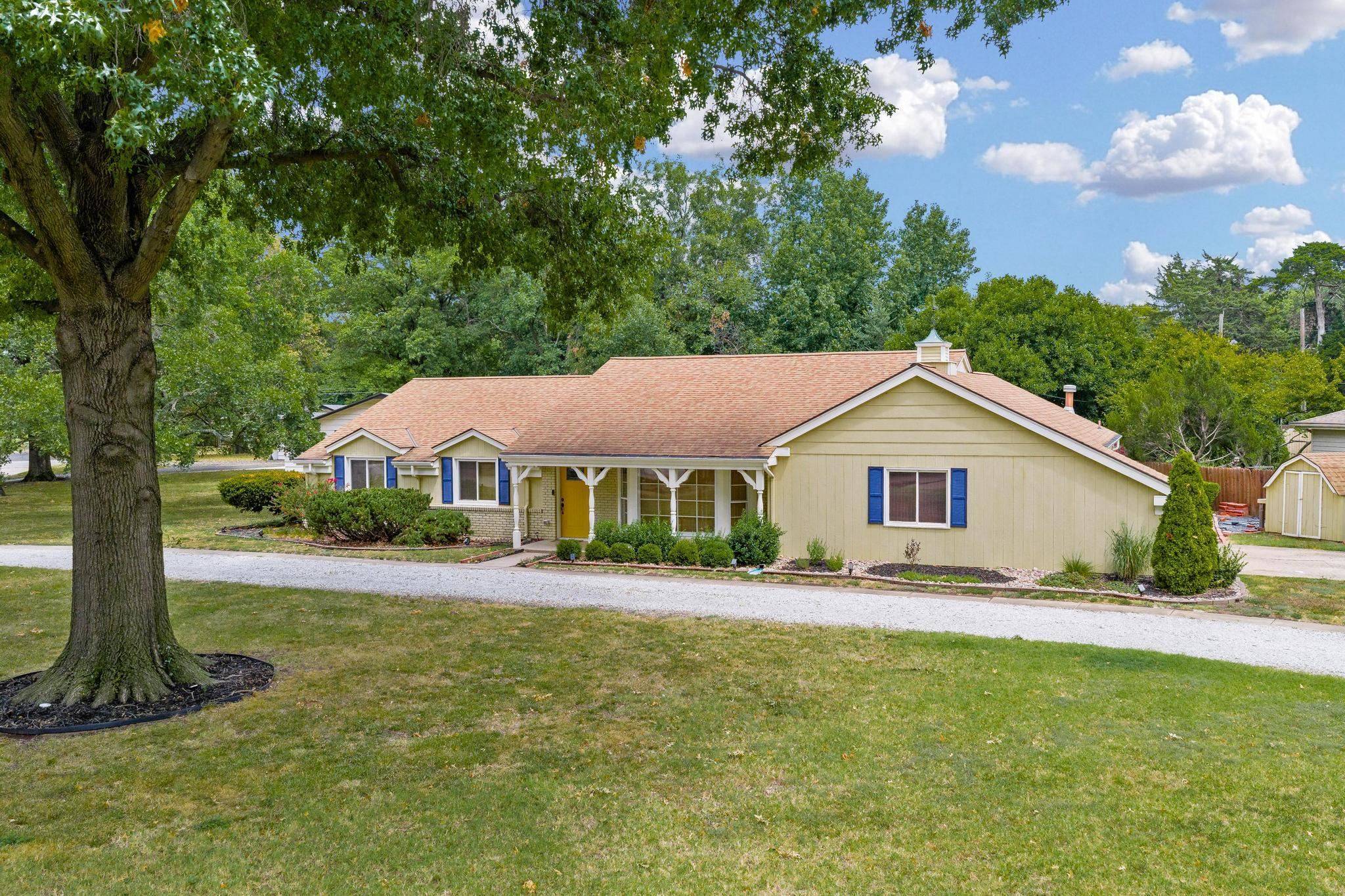 21 Fleetwood Dr, Winfield, KS 67156