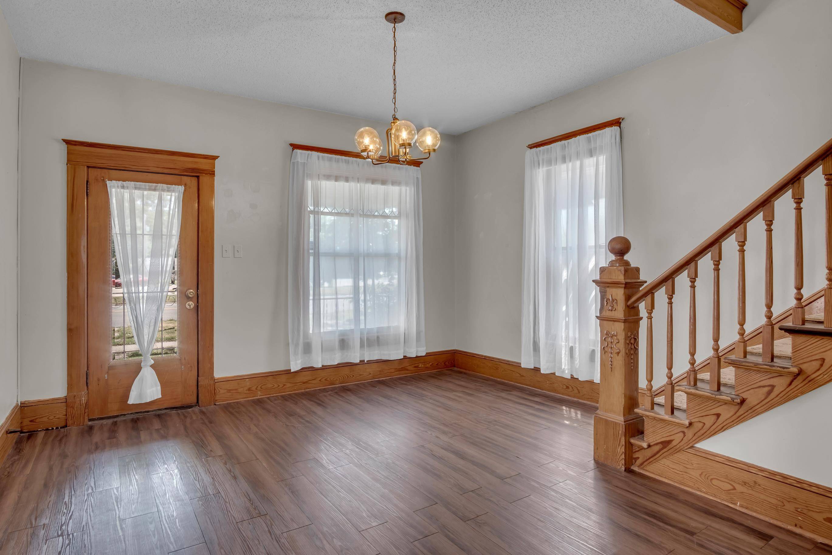 1111 N main, Newton, KS 67114