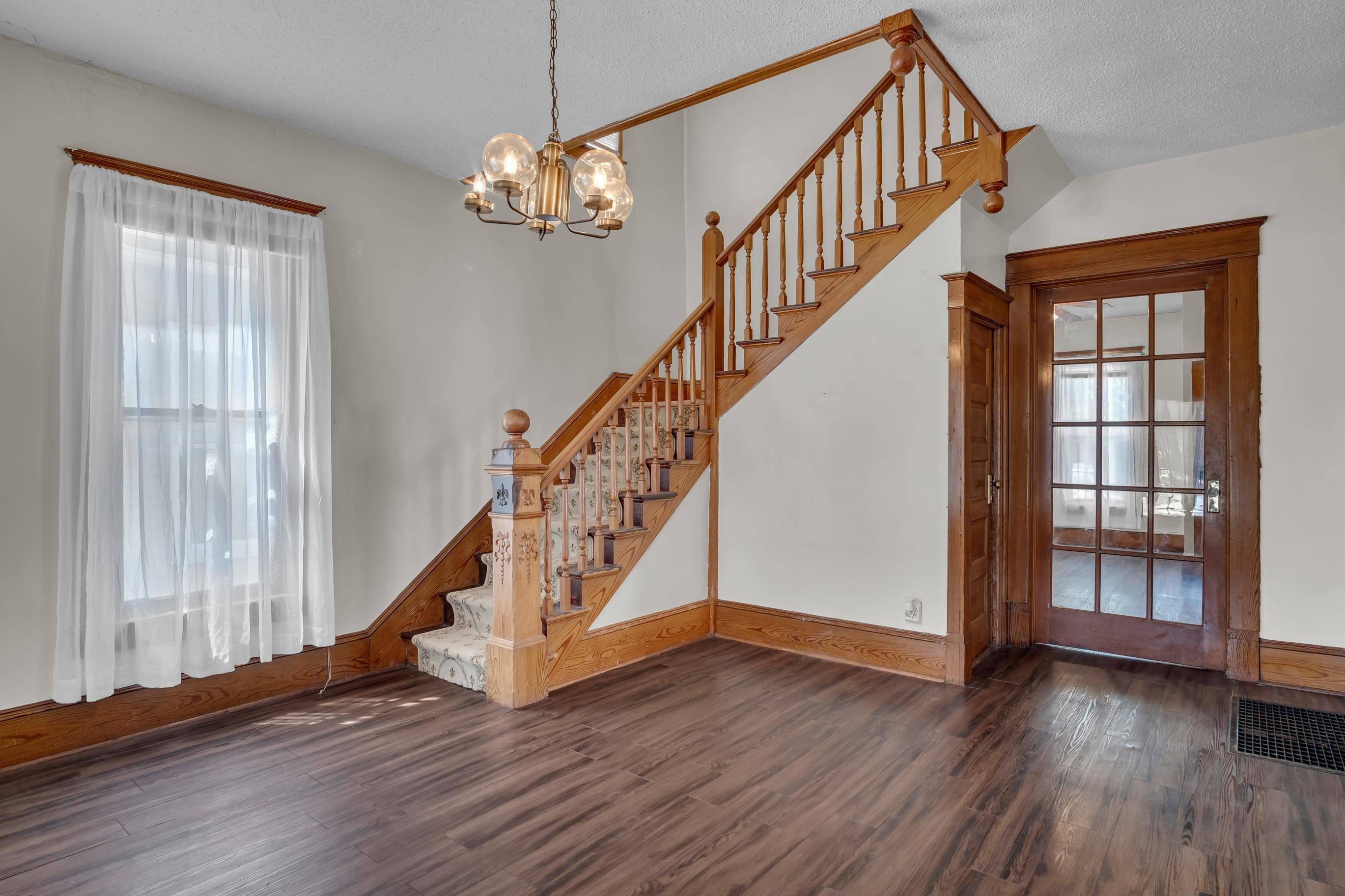 1111 N main, Newton, KS 67114