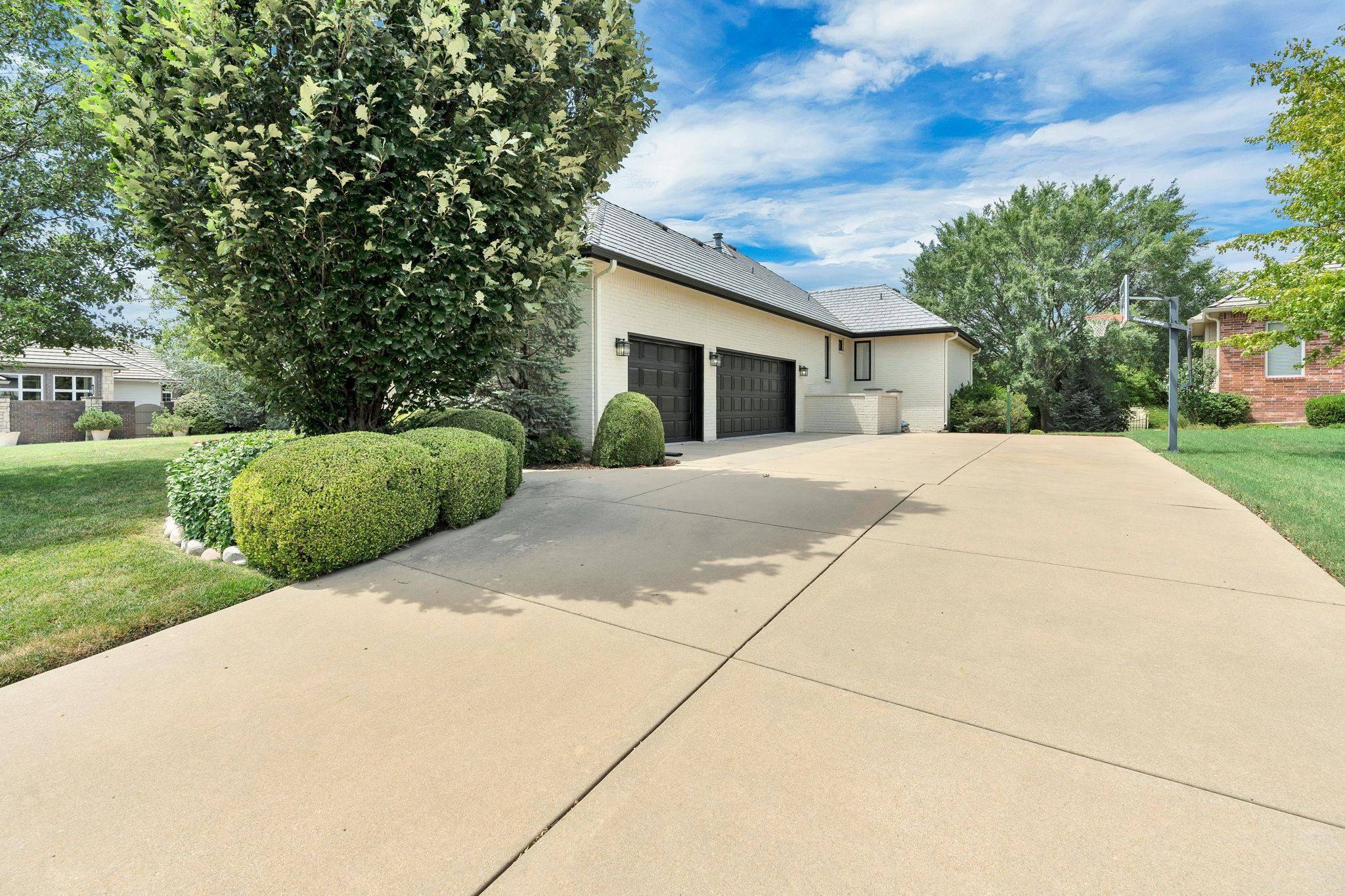1962 N Red Brush Ct, Wichita, KS 67206