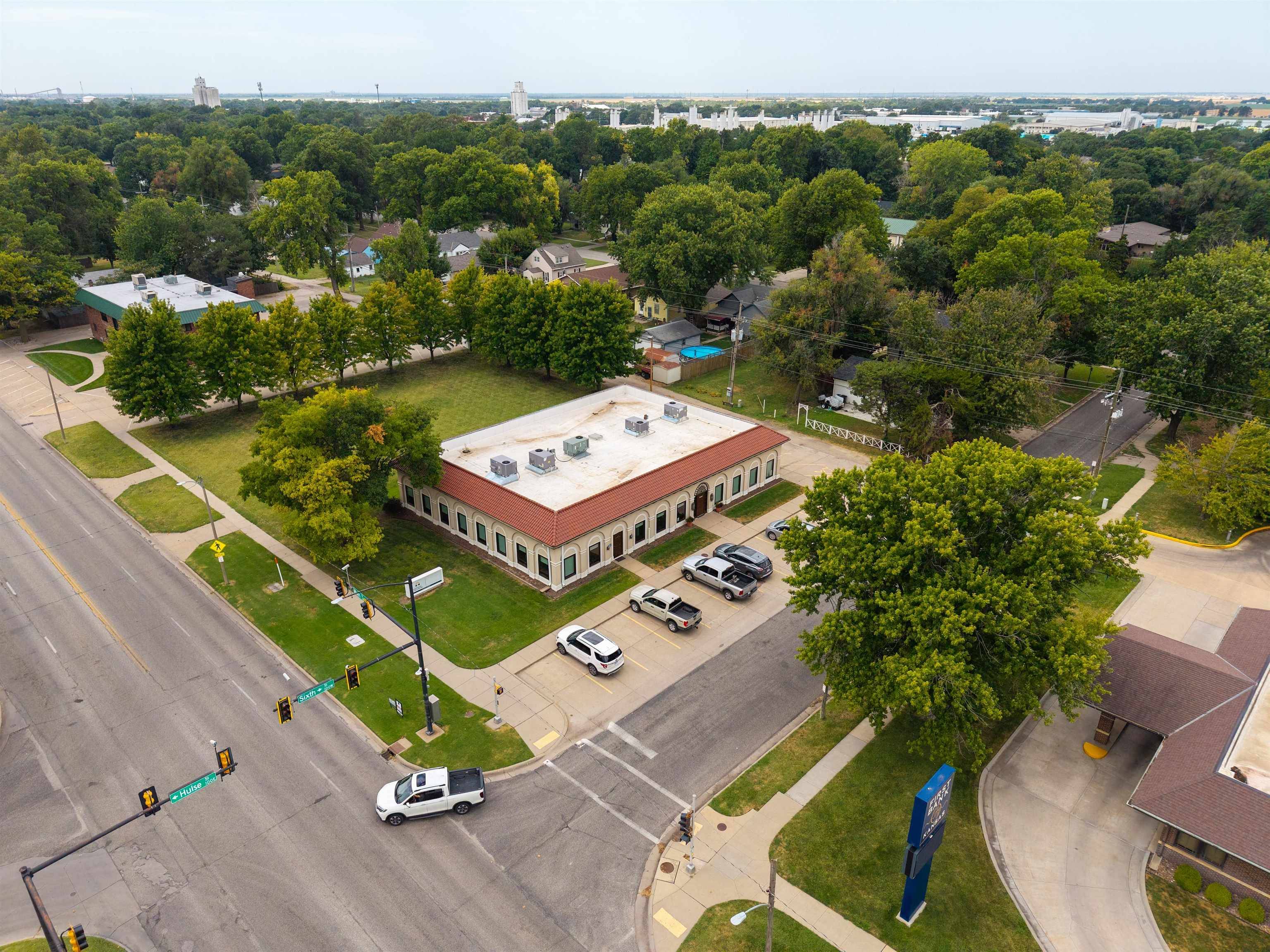 1233 N Main St, Mcpherson, KS 67460