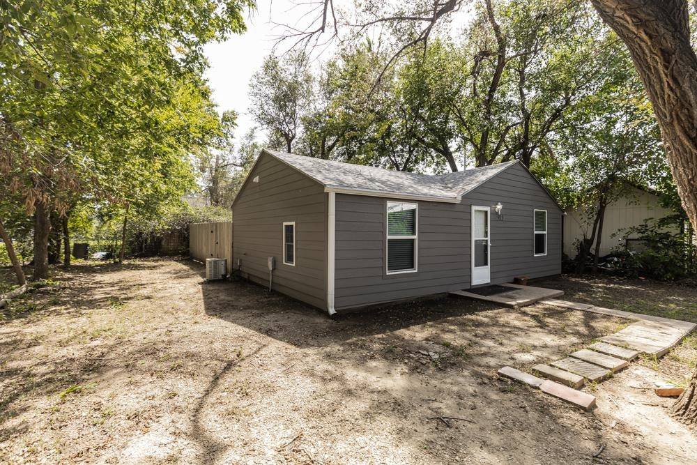 915 Maple Ave, Salina, KS 67401