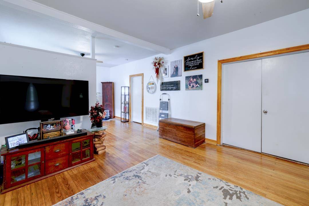 1302 Hackney, Winfield, KS 67156