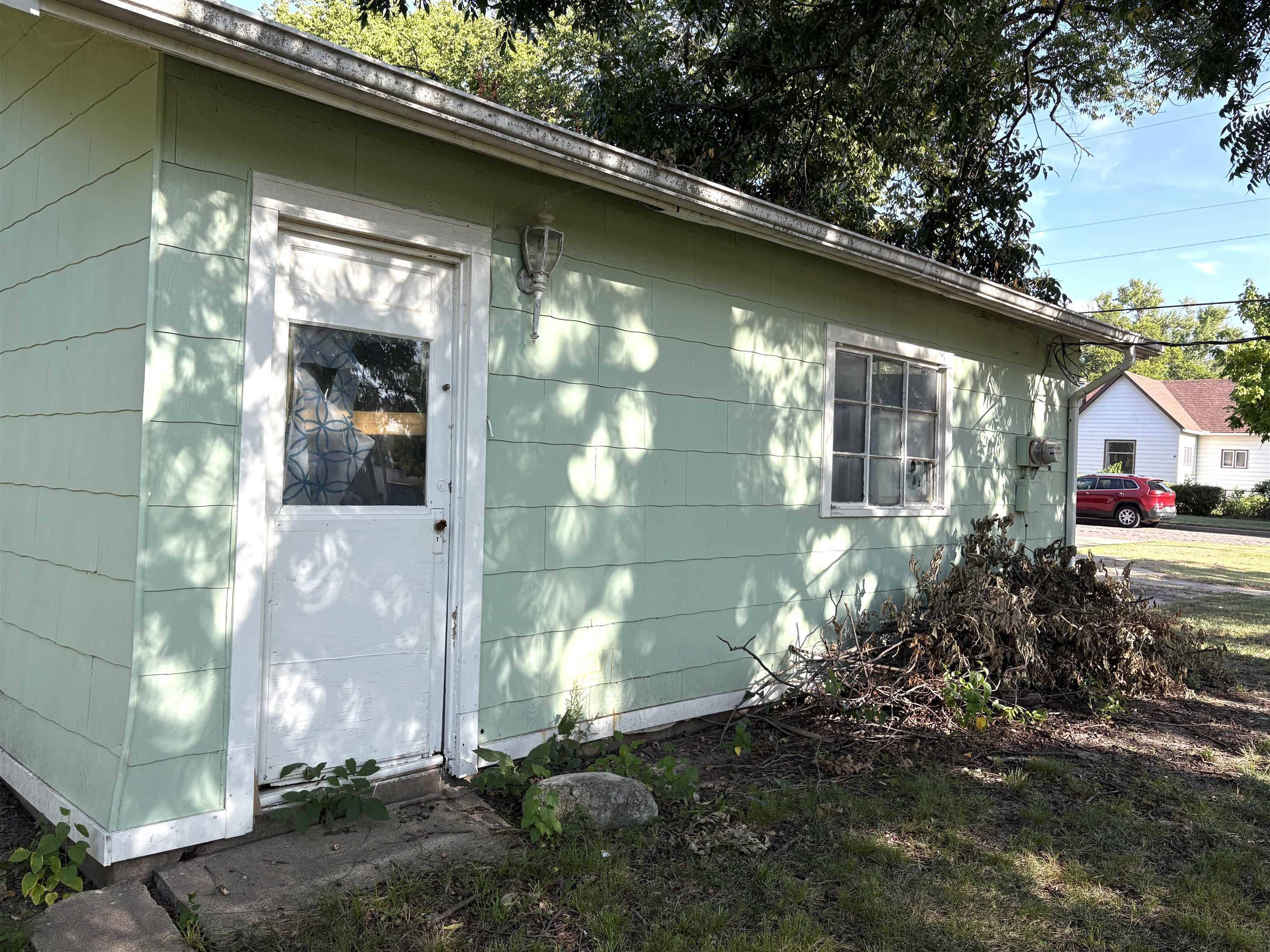 326 E 3rd St, Douglass, KS 67039