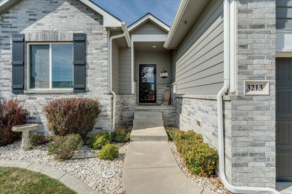 3213 S Bluelake ct, Wichita, KS 67215