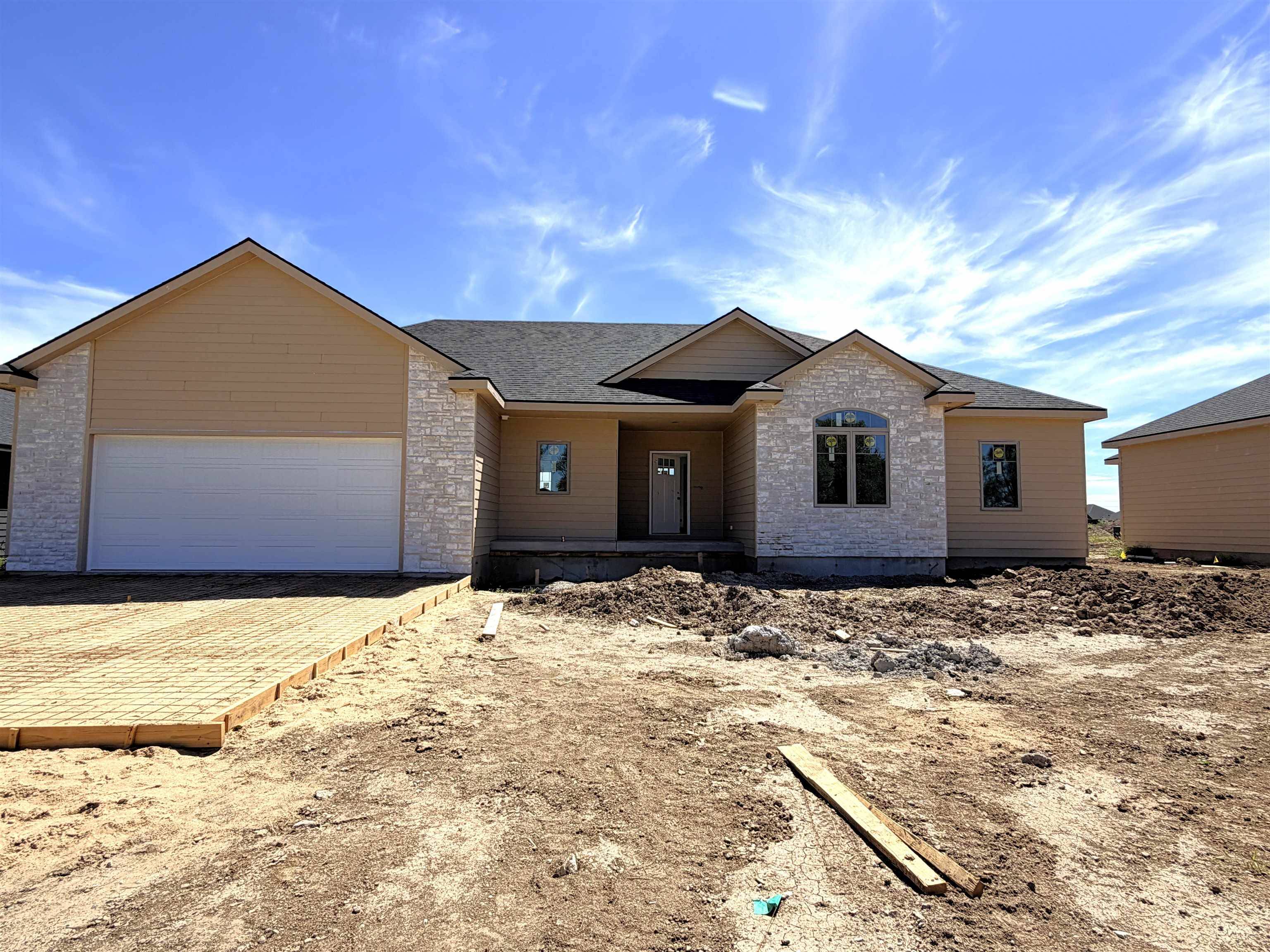 1212 North Shore Dr, Salina, KS 67401