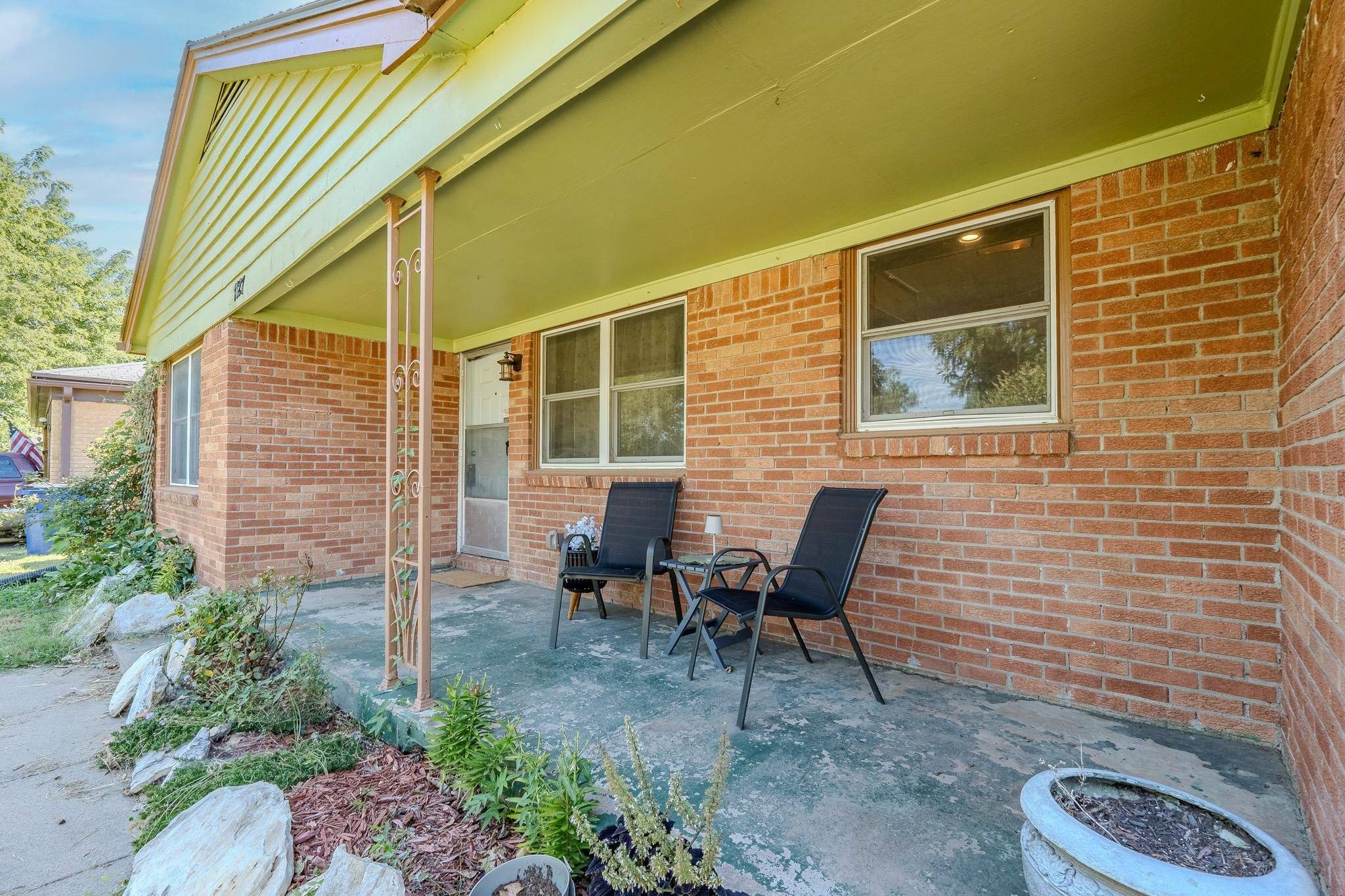 1127 N Derby Ave, Derby, KS 67037