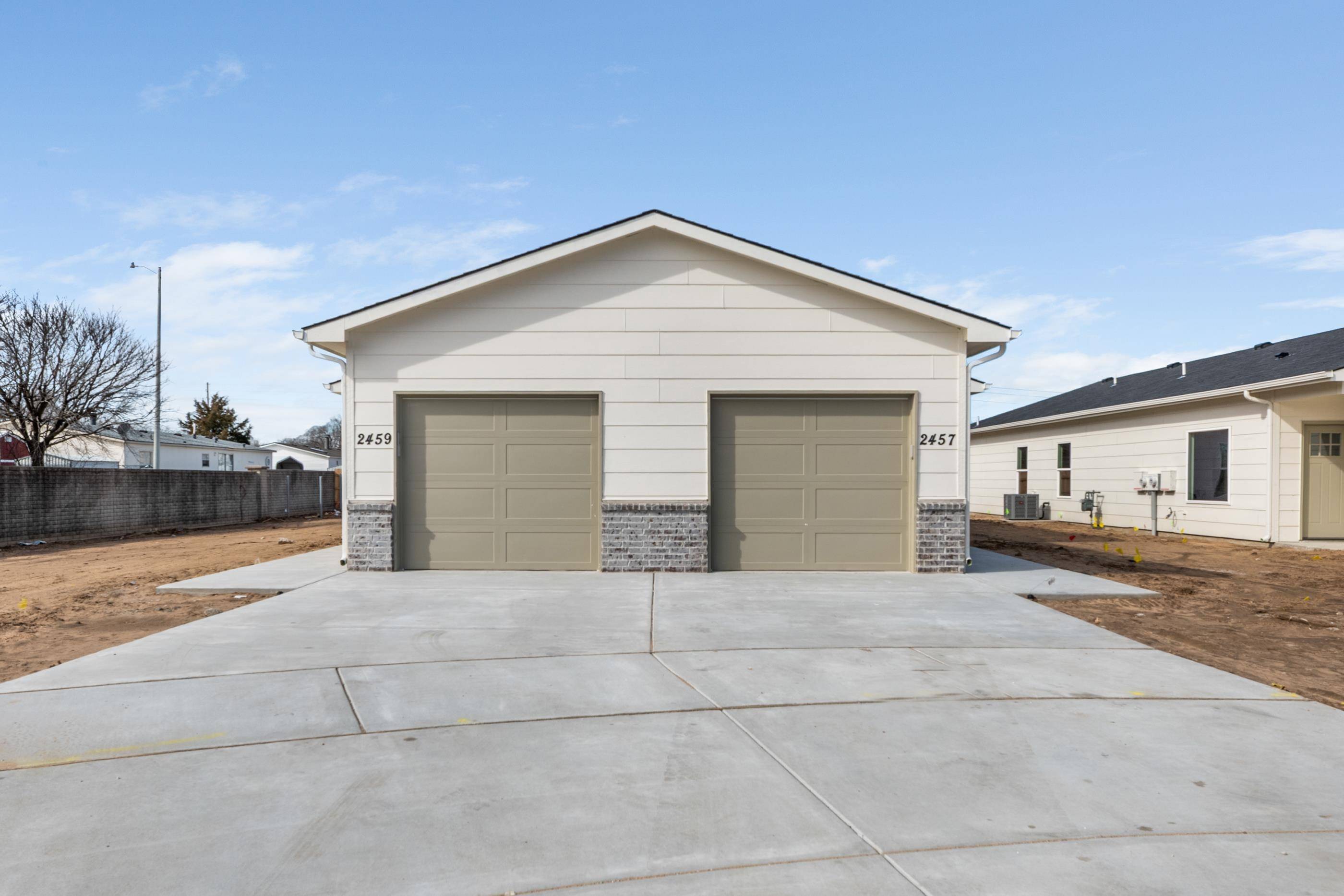 2343 W MacArthur Ct, Wichita, KS 67217