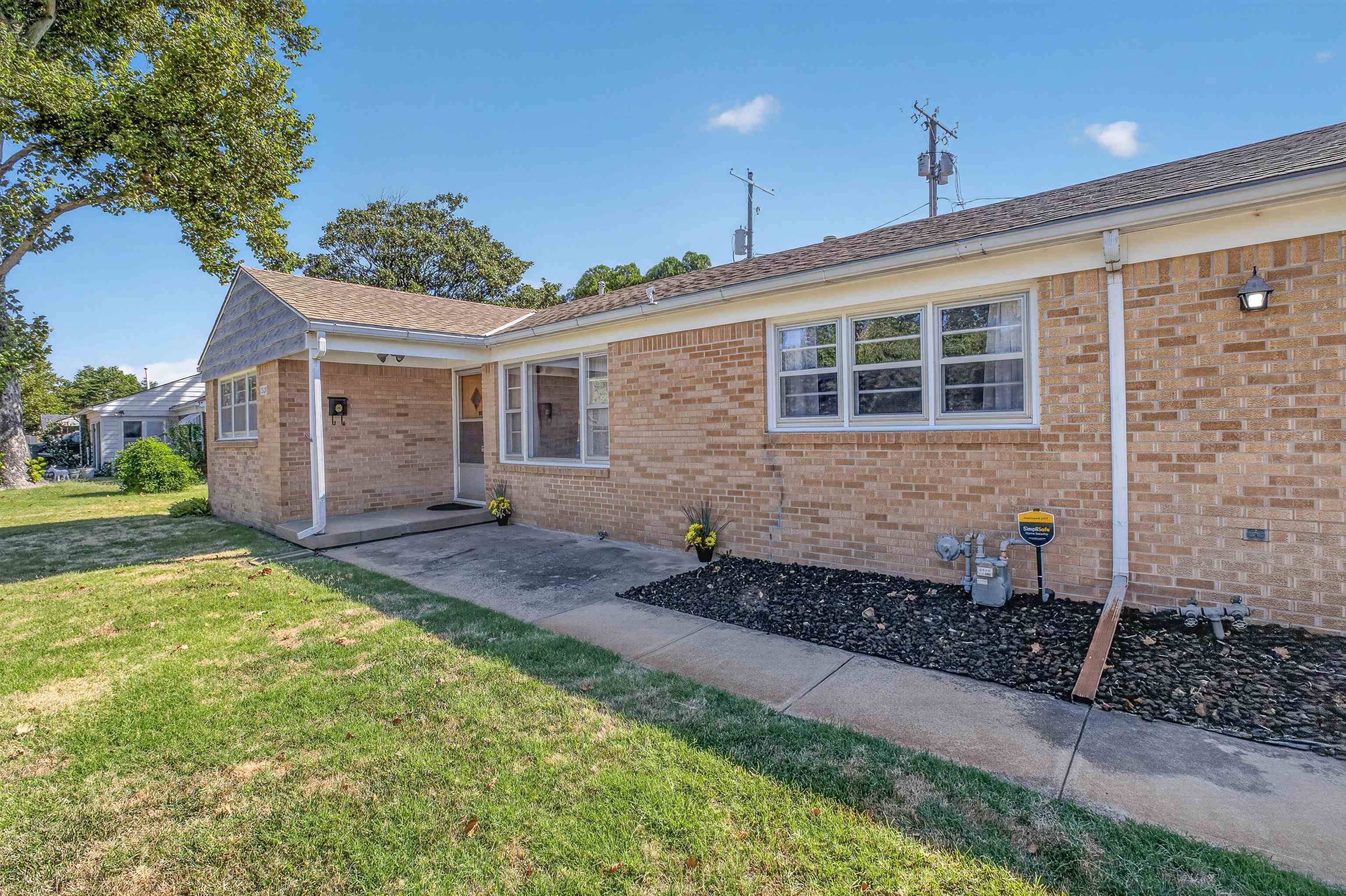 2826 S Greenwood Ave, Wichita, KS 67216