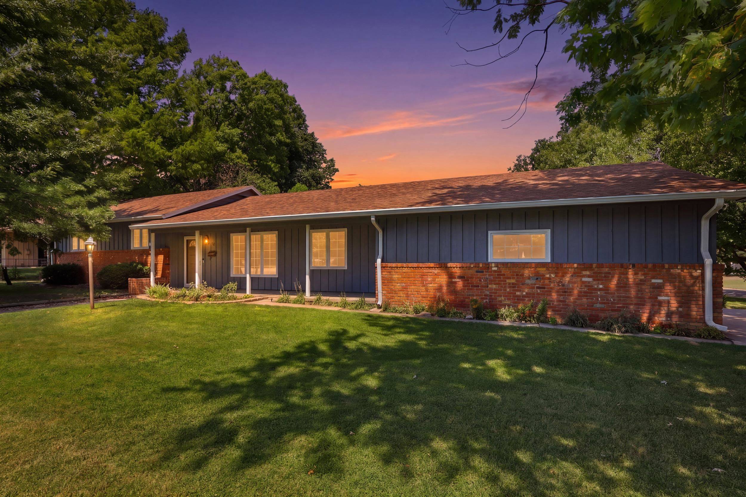 909 Countryside Dr, Mcpherson, KS 67460