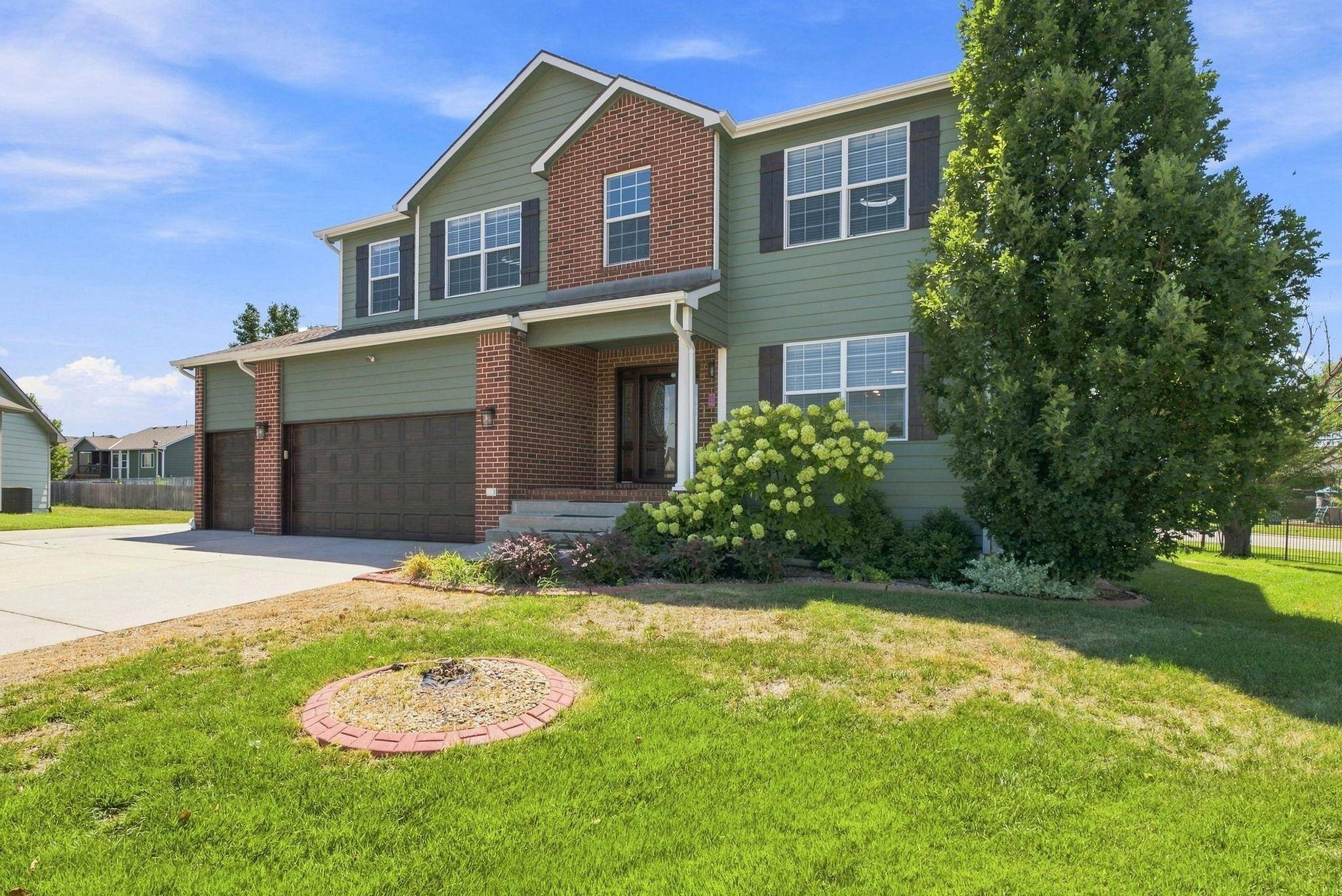 3006 N Rough Creek Cir, Derby, KS 67037