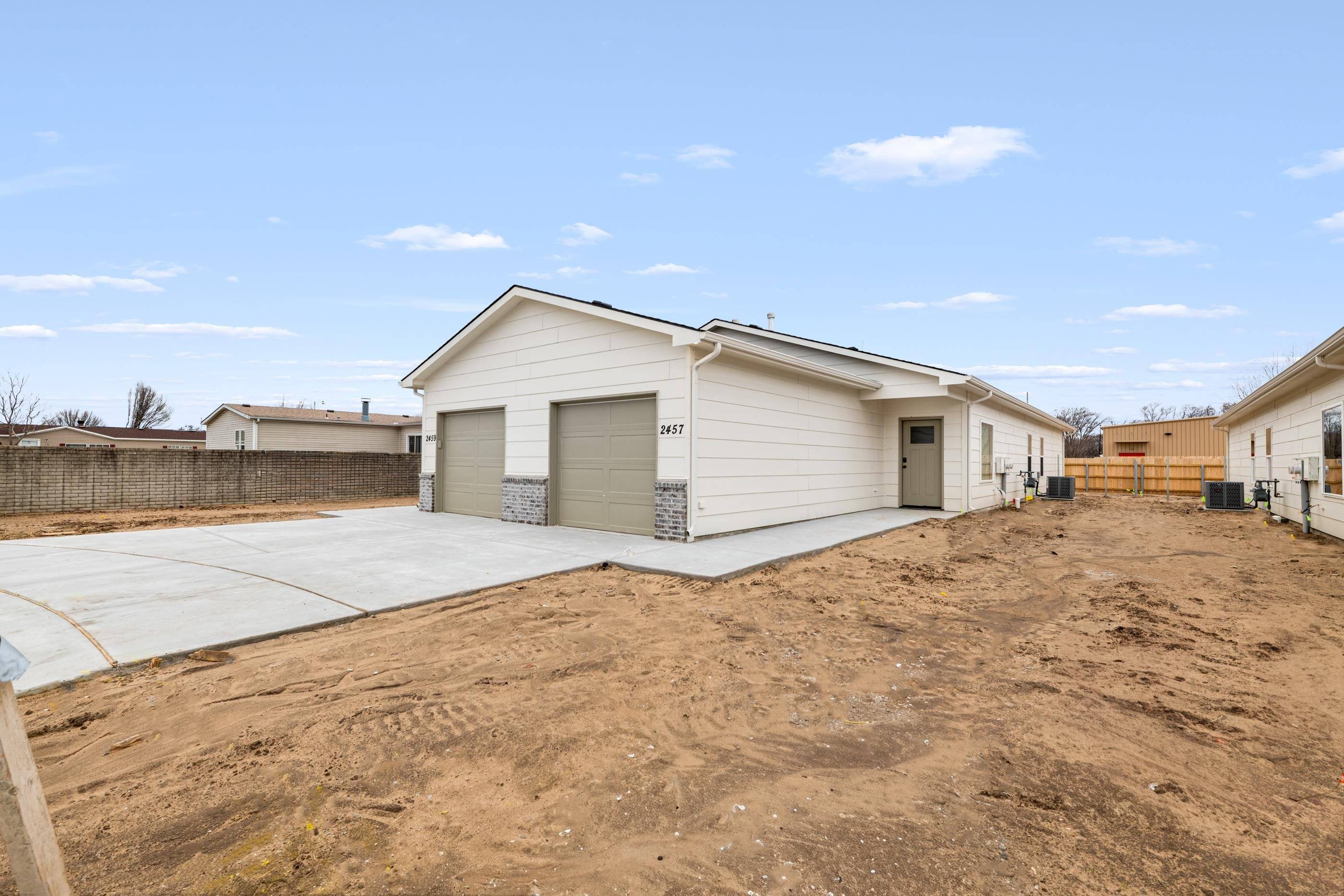 2355 W MacArthur Ct, Wichita, KS 67217