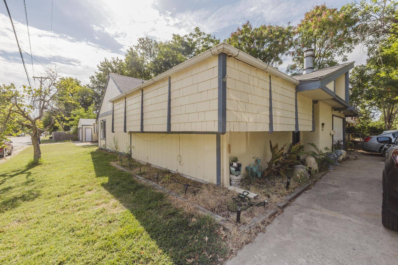 602 S Bluff, Wichita, KS 67218