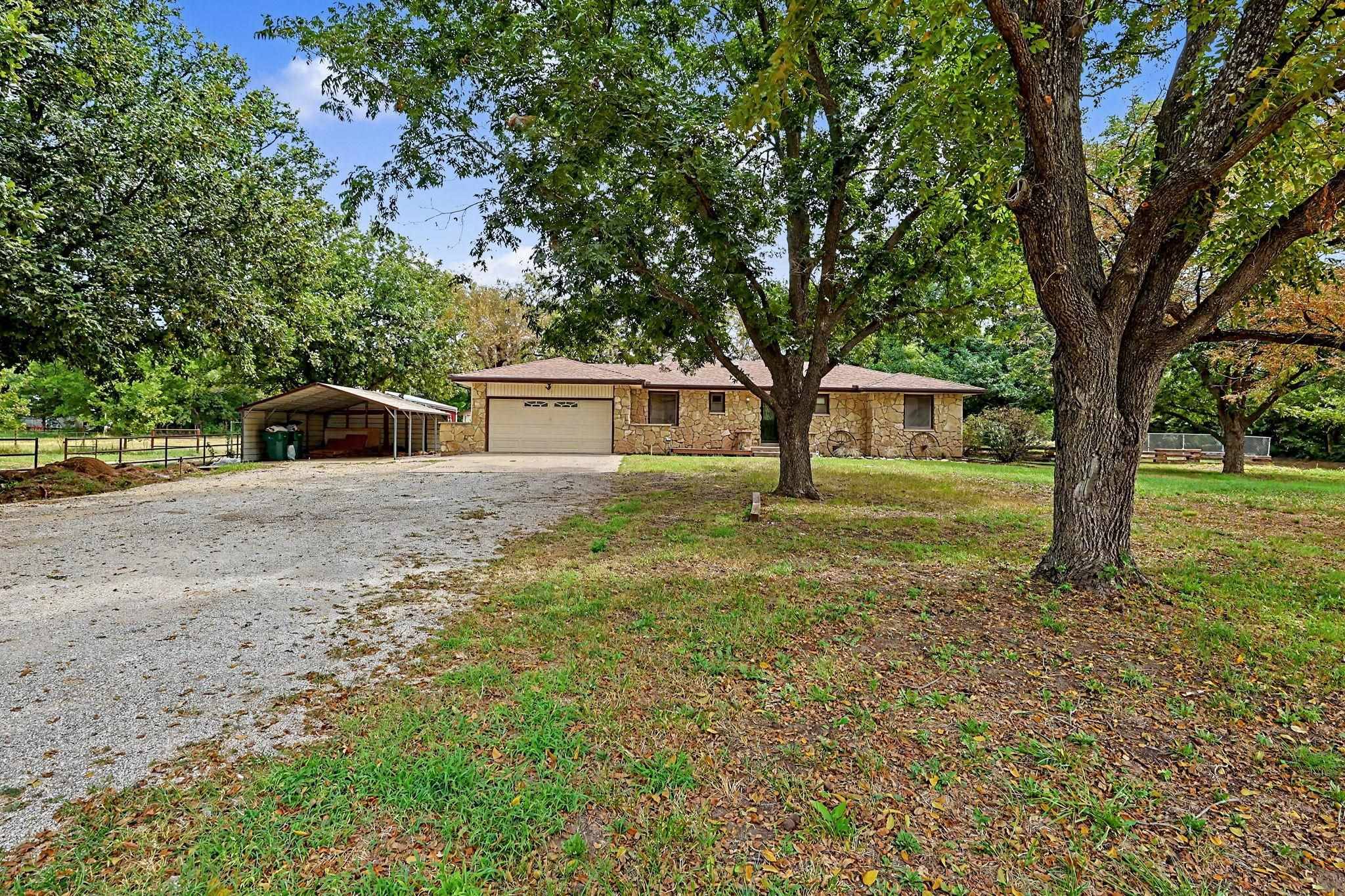 1404 N Greenwich Rd, Mulvane, KS 67110