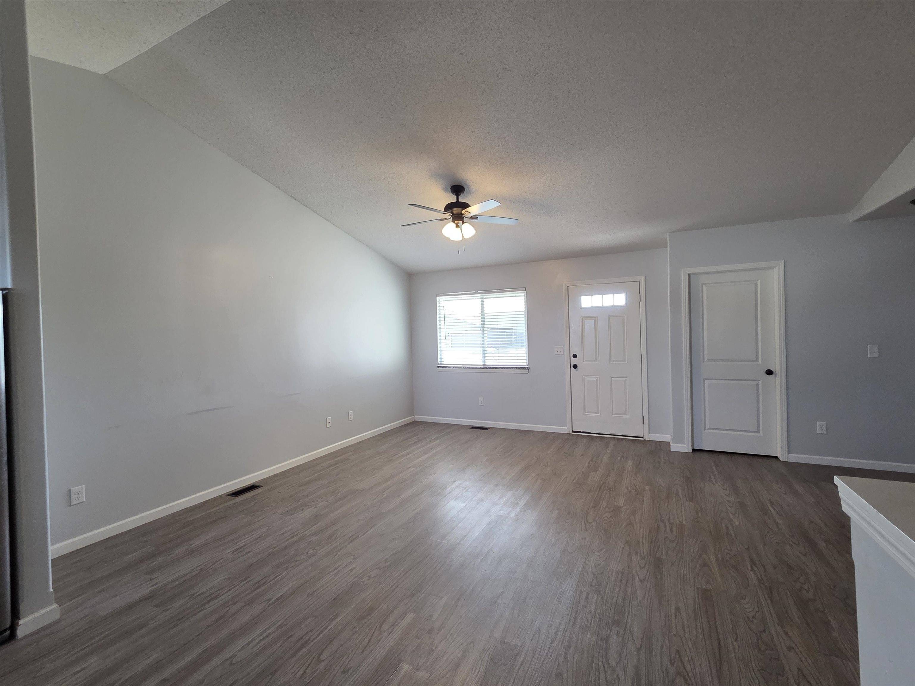 5278 N cypress Cir, Bel Aire, KS 67226