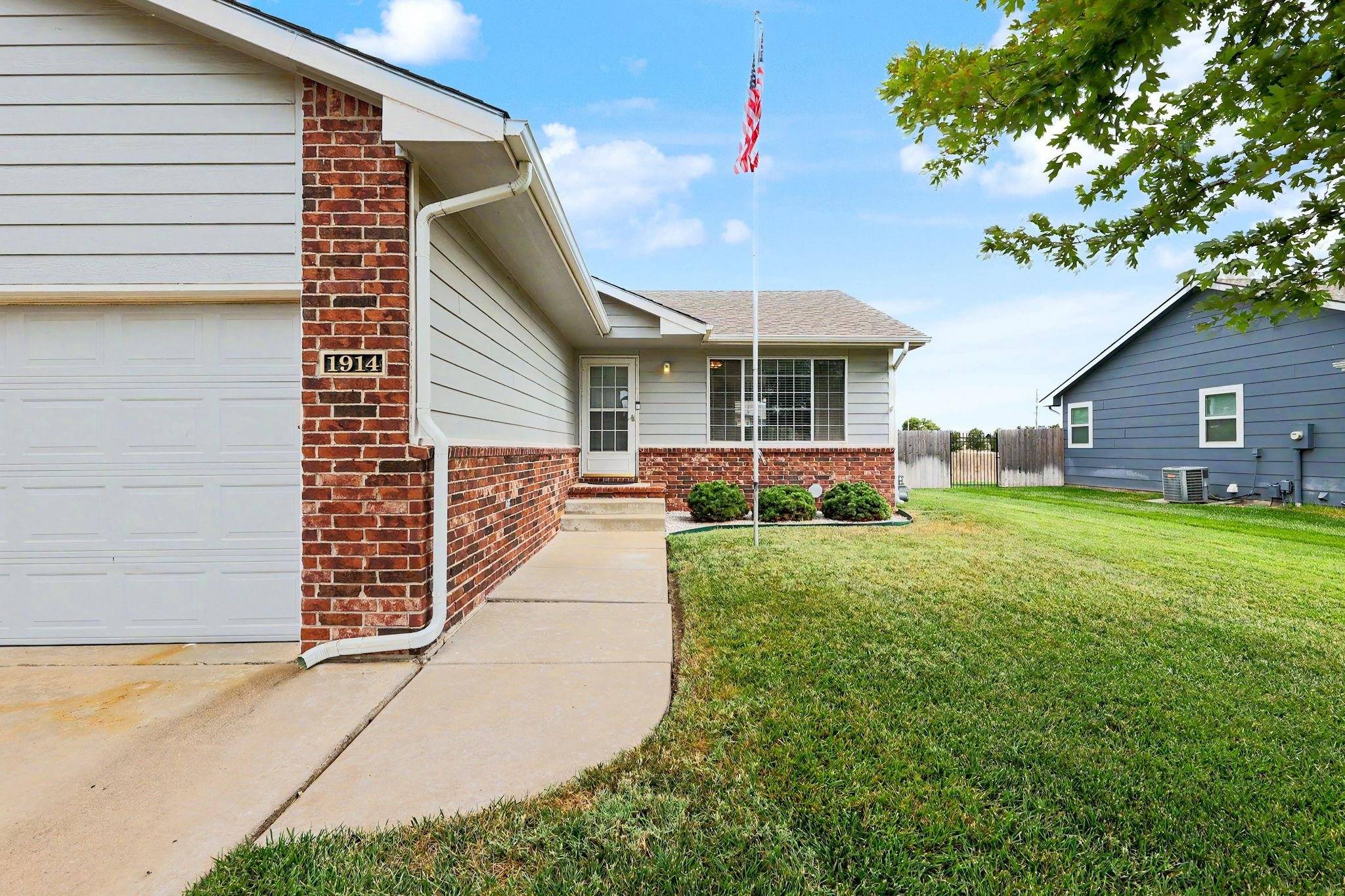 1914 Summerwood St, Goddard, KS 67052