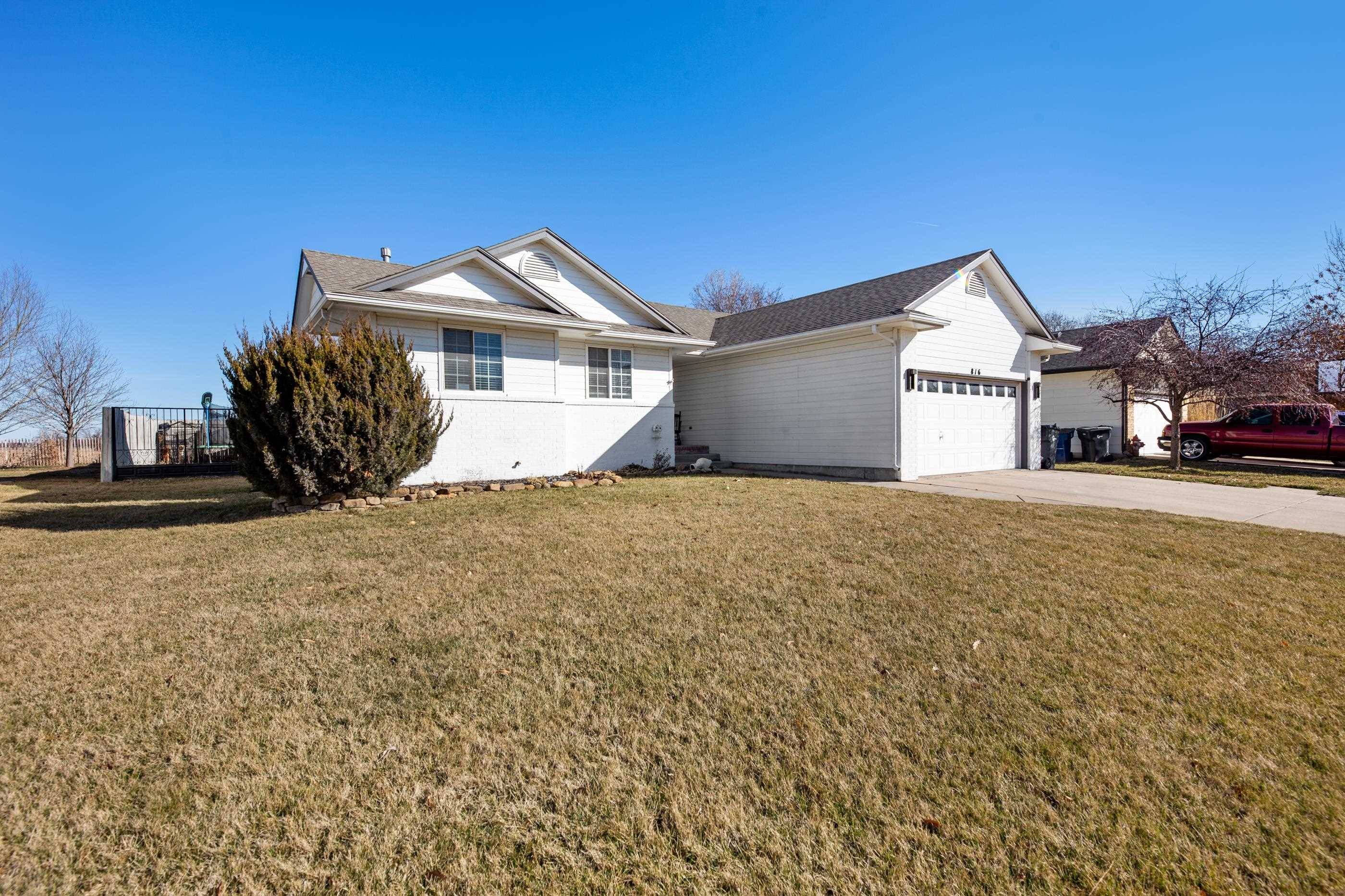 816 Country Ln., Newton, KS 67114