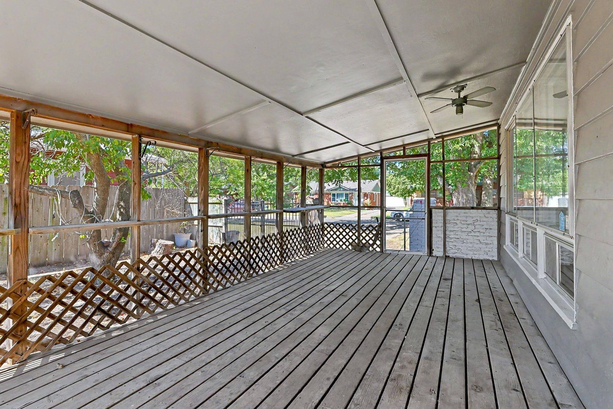 902 S Royal Rd, Wichita, KS 67207