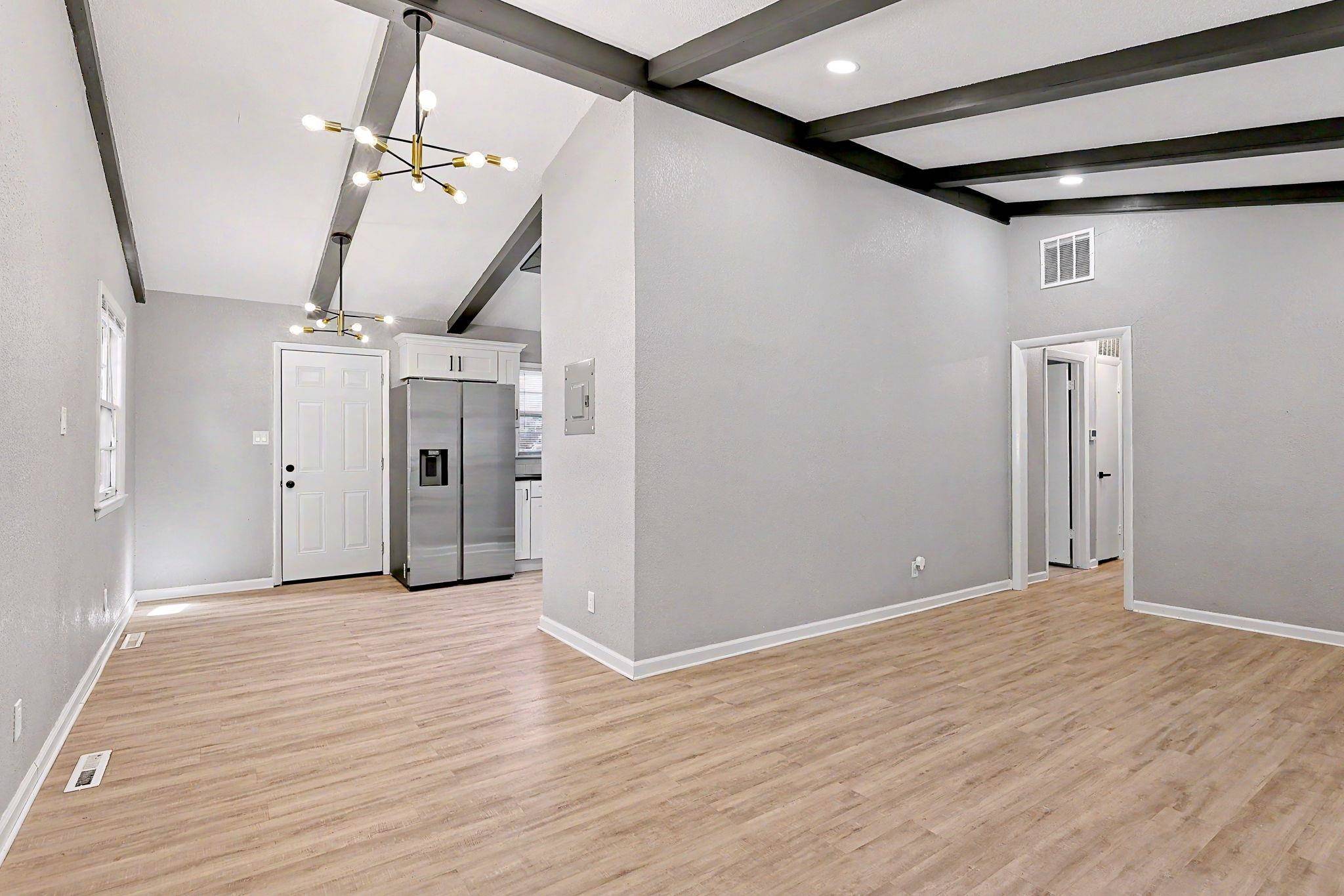 902 S Royal Rd, Wichita, KS 67207