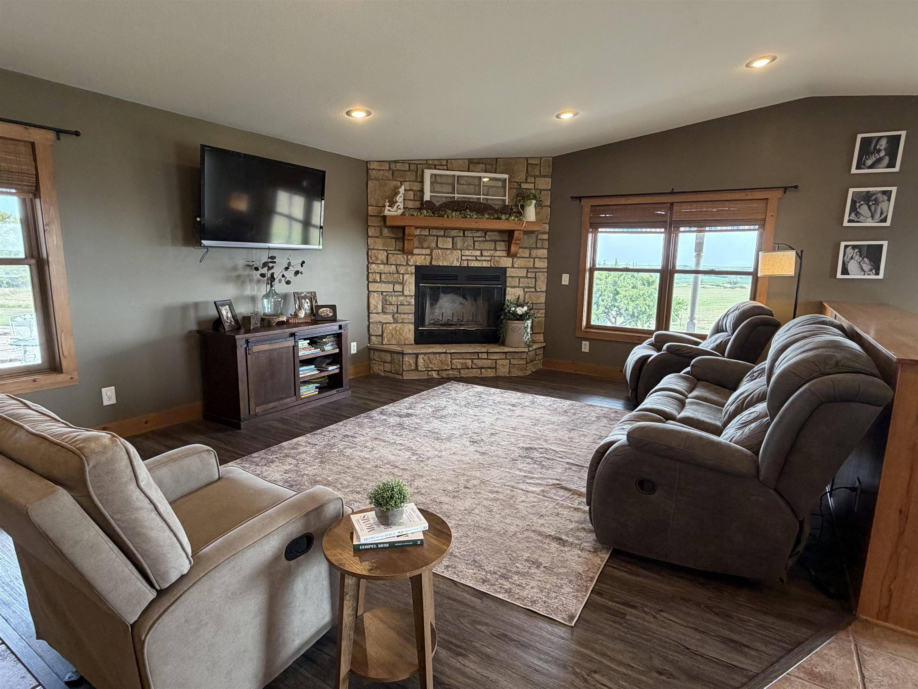 482 N 290th, Miltonvale, KS 67466