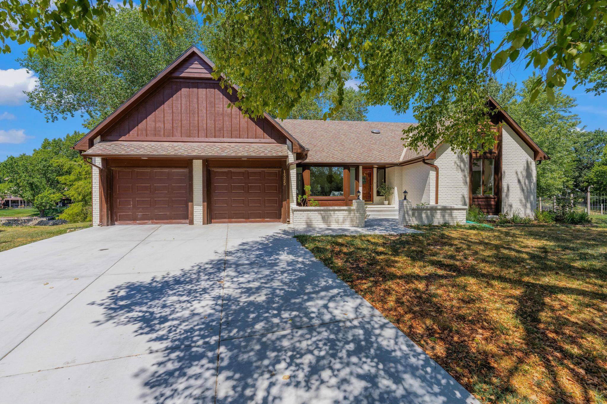 1325 N Covington Cir, Wichita, KS 67212