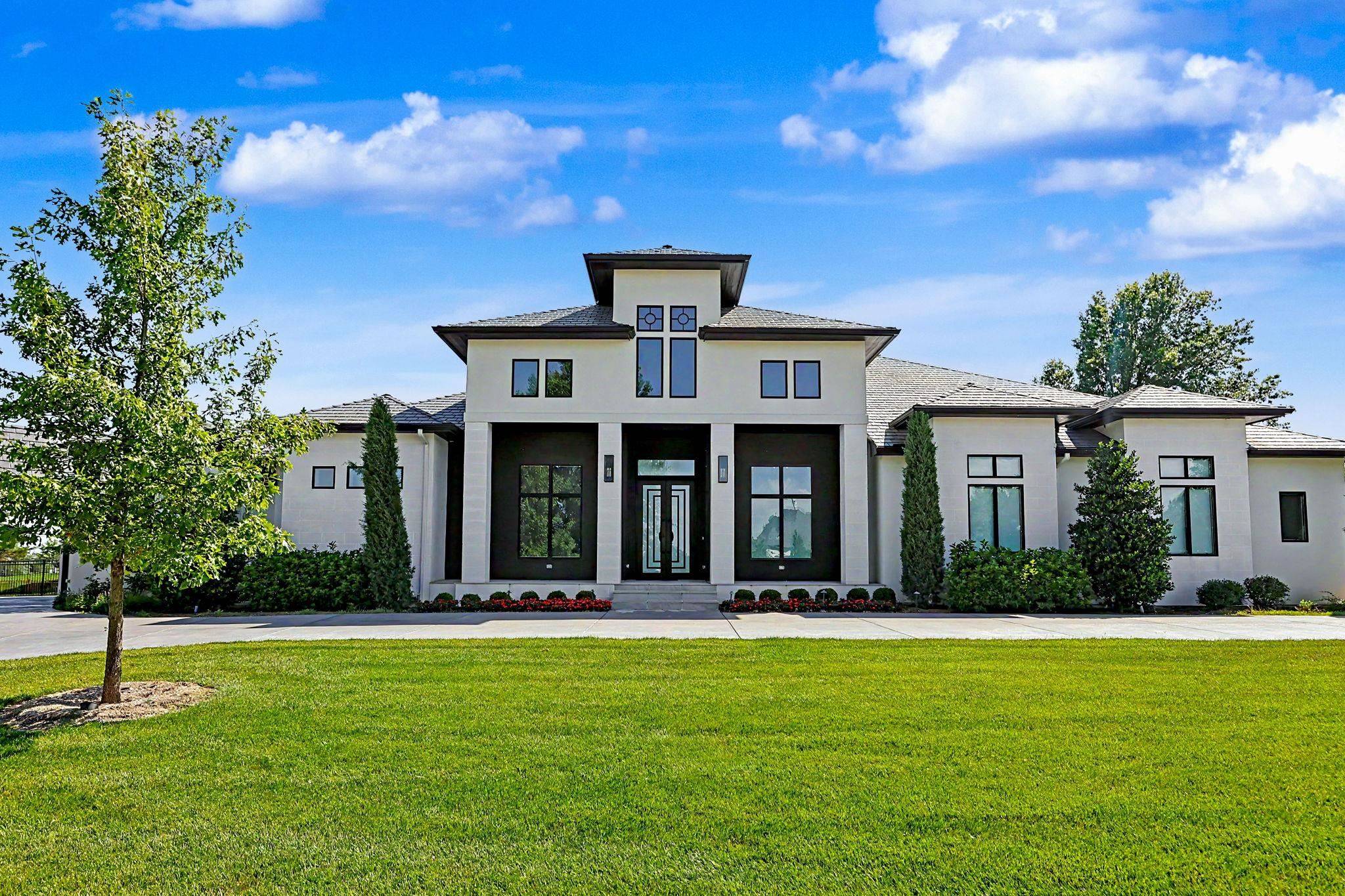 1900 N Timberwood, Wichita, KS 67206
