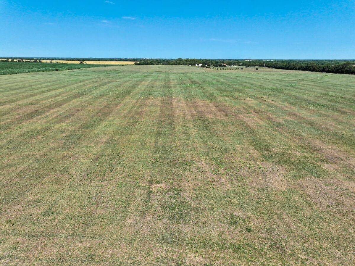 000 N 143RD St E, Valley Center, KS 67147